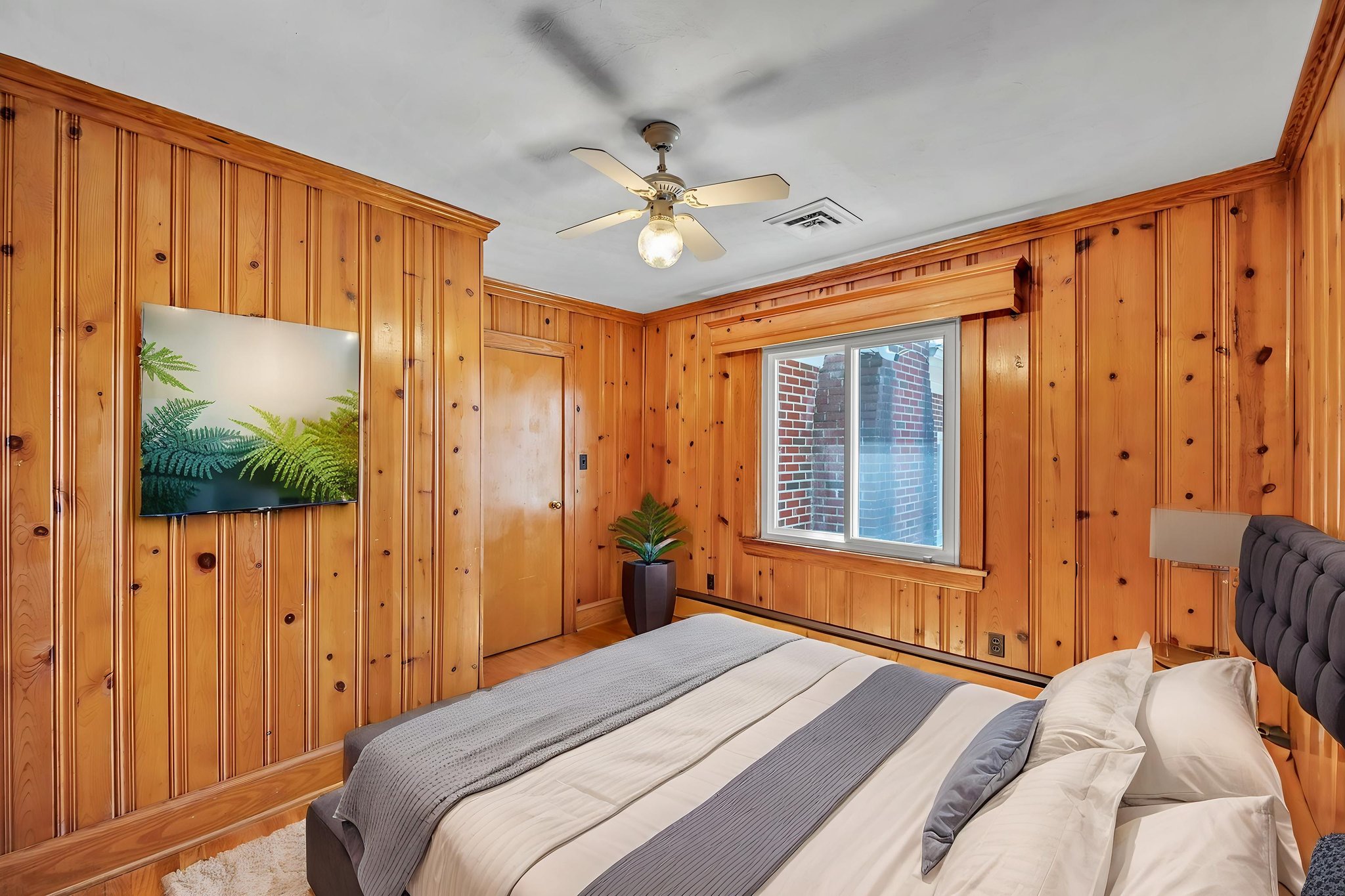 DSC_8958 virtually staged.jpeg