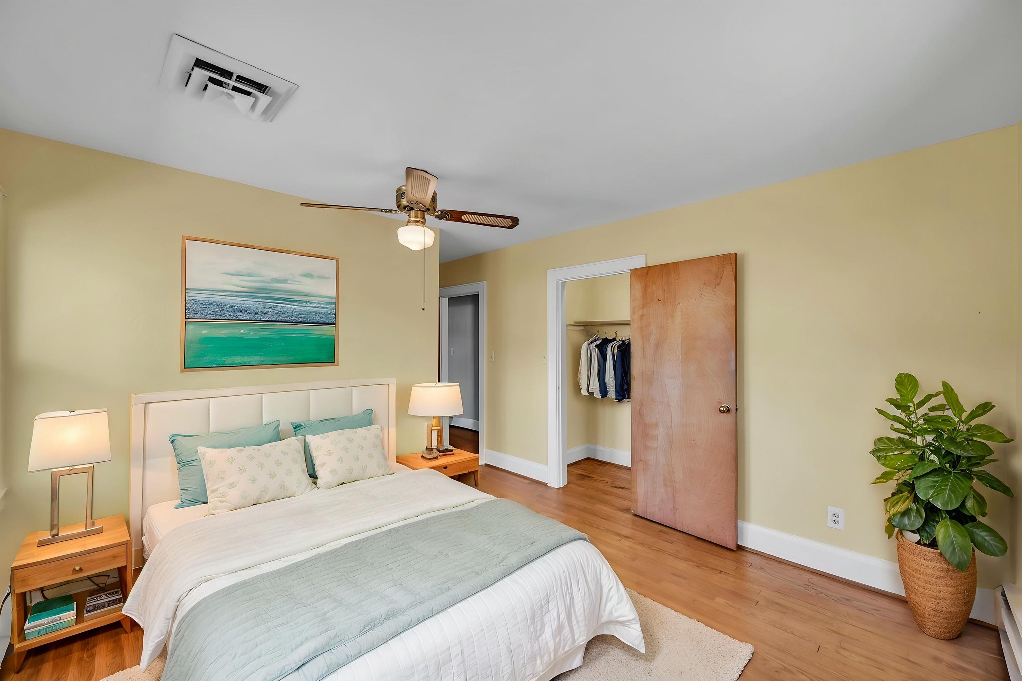 DSC_8940 virtually staged.jpeg