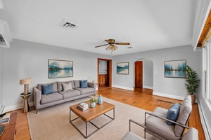 DSC_8913 virtually staged.jpeg