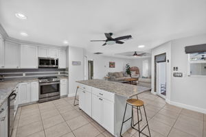 Kitchen 4 of 5