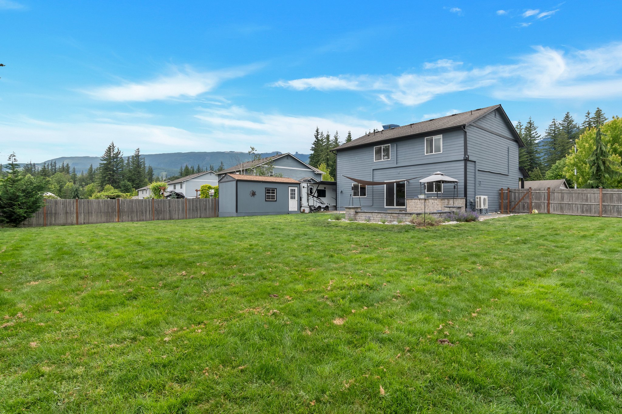 Lovely fully-fenced backyard