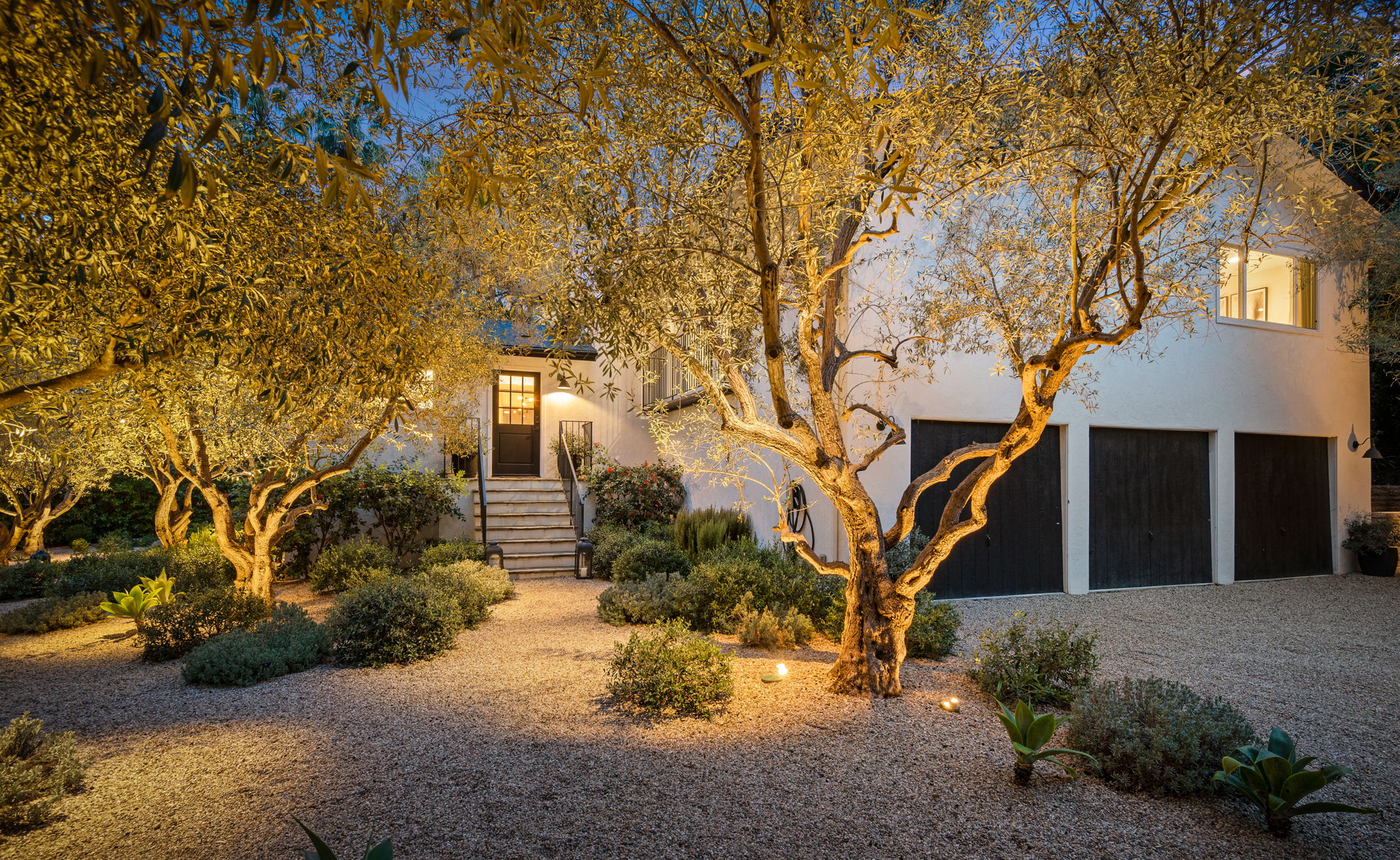 01 - Exterior View (Twilight)