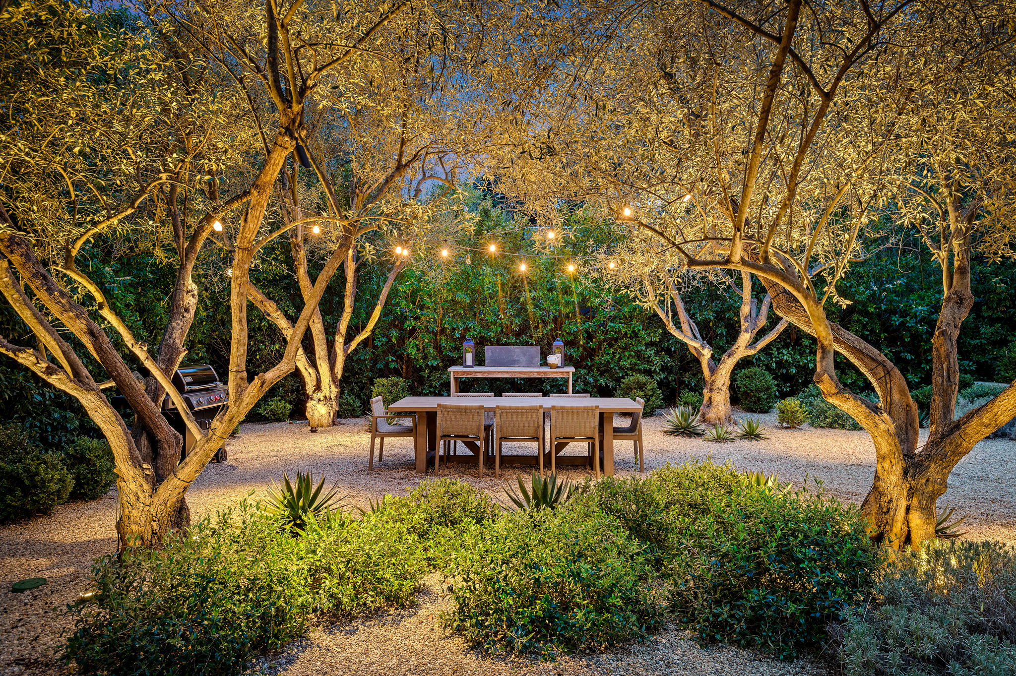 03 - Outside Dining (Twilight)