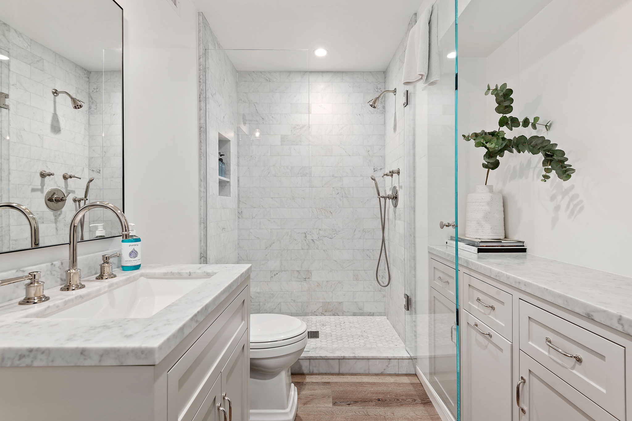 32 - Guest Suite Bathroom