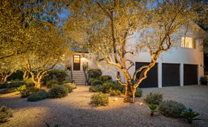 01 - Exterior View (Twilight)