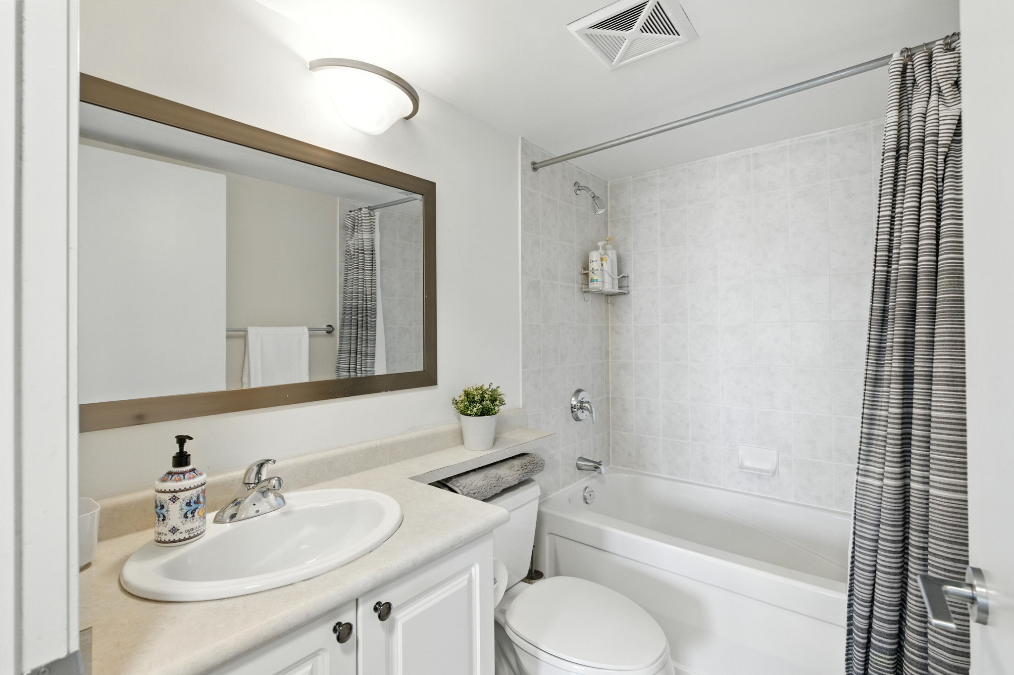 Toronto property showcase — delivered property photograph 9
