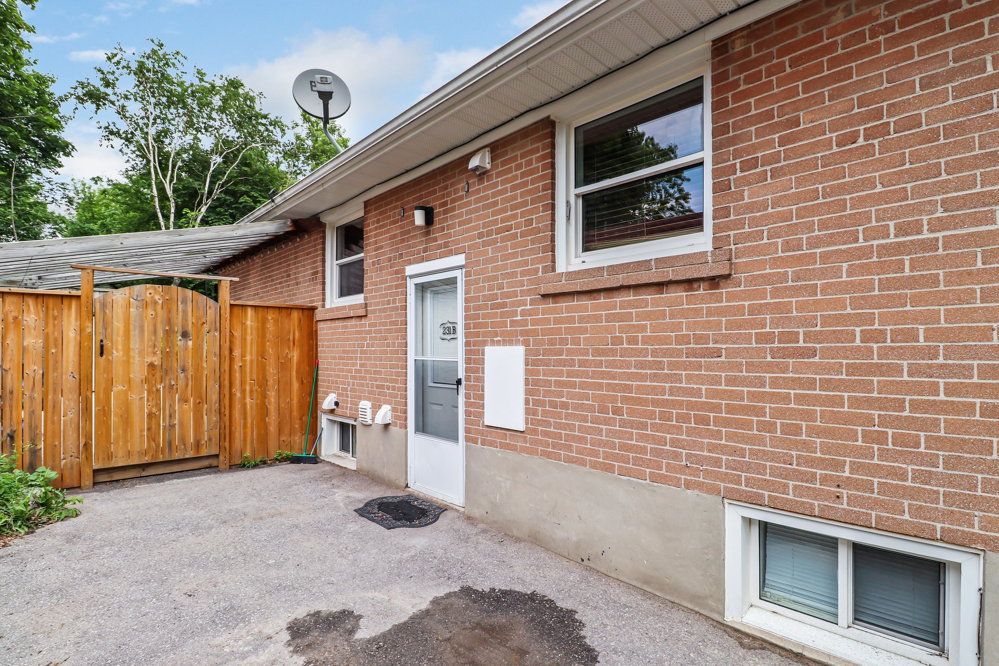  231 Penn Ave, Newmarket, ON L3Y 2S4, US Photo 14