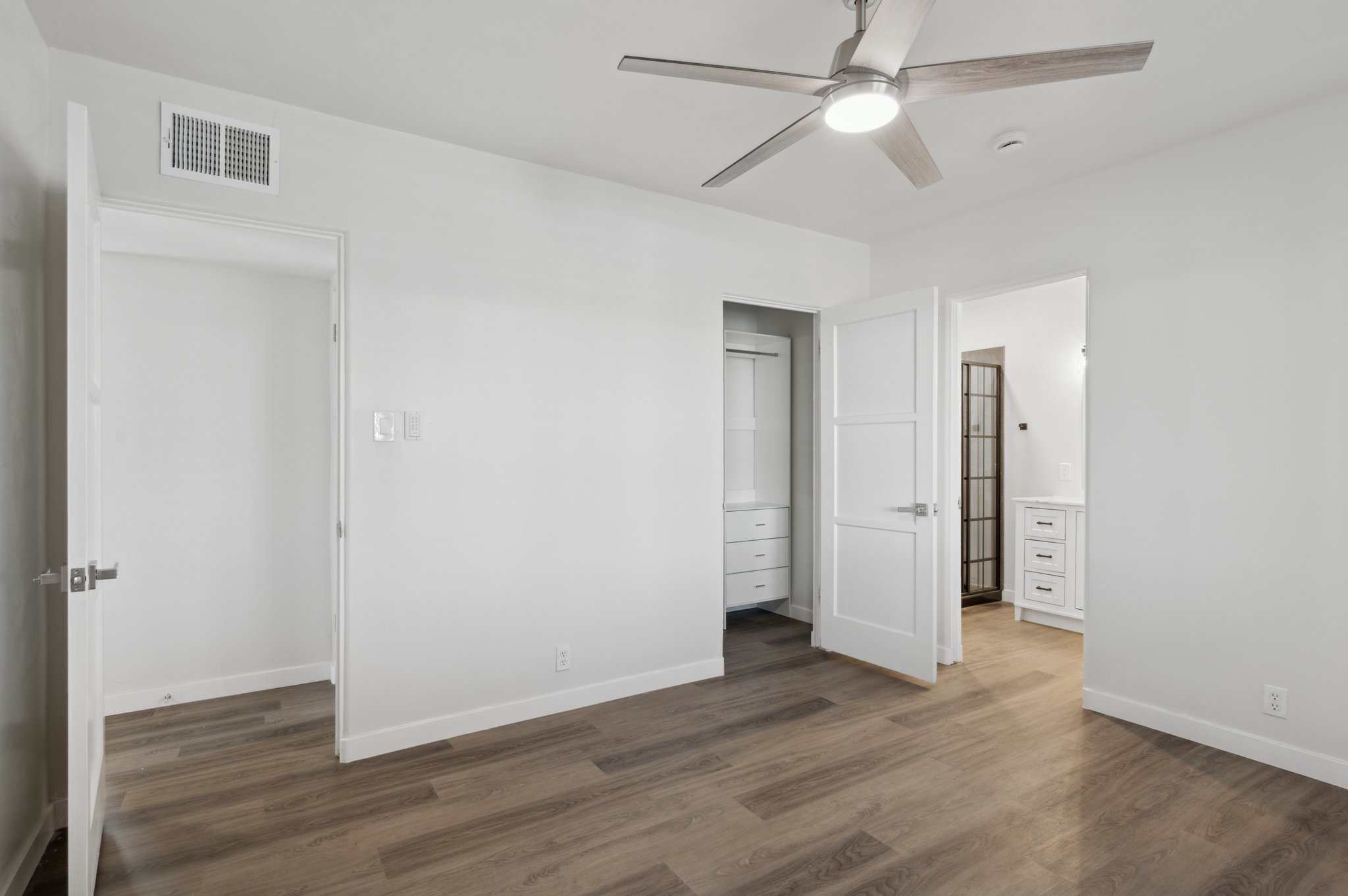 2310 E Amelia Ave, Phoenix, AZ 85016-018.jpg