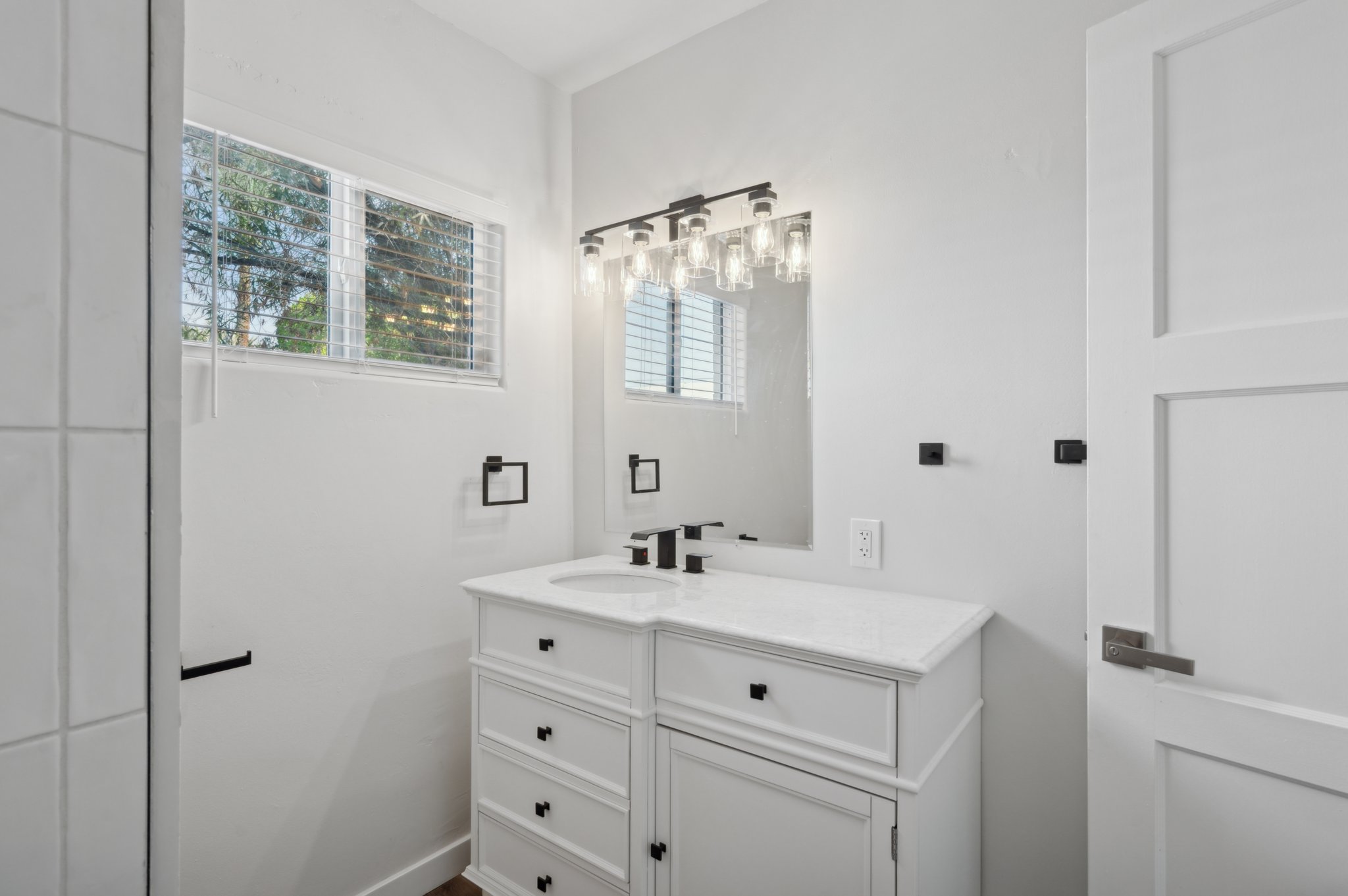 2310 E Amelia Ave, Phoenix, AZ 85016-024.jpg