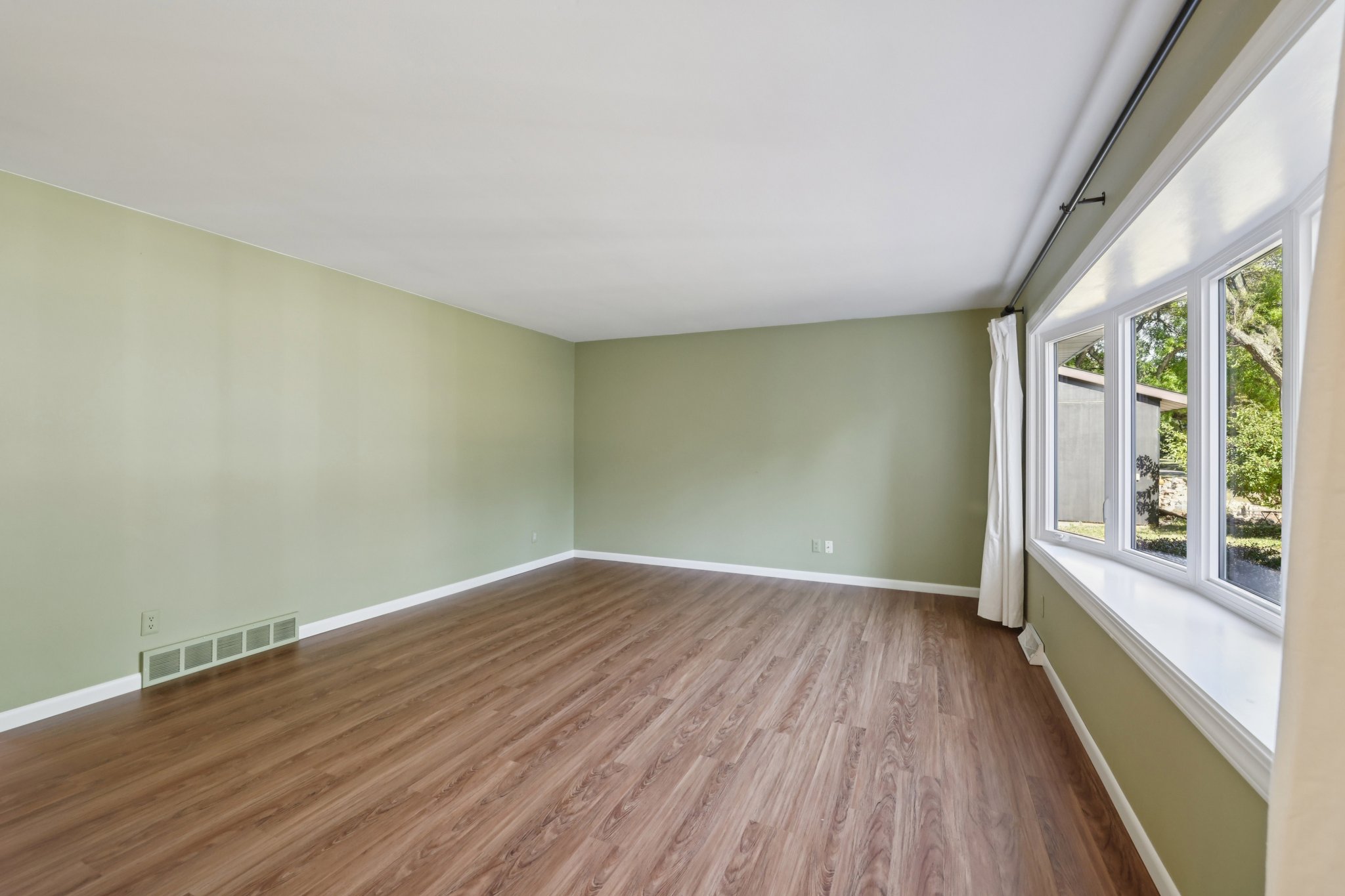 Ravenswood Rd-S0910-023.jpg