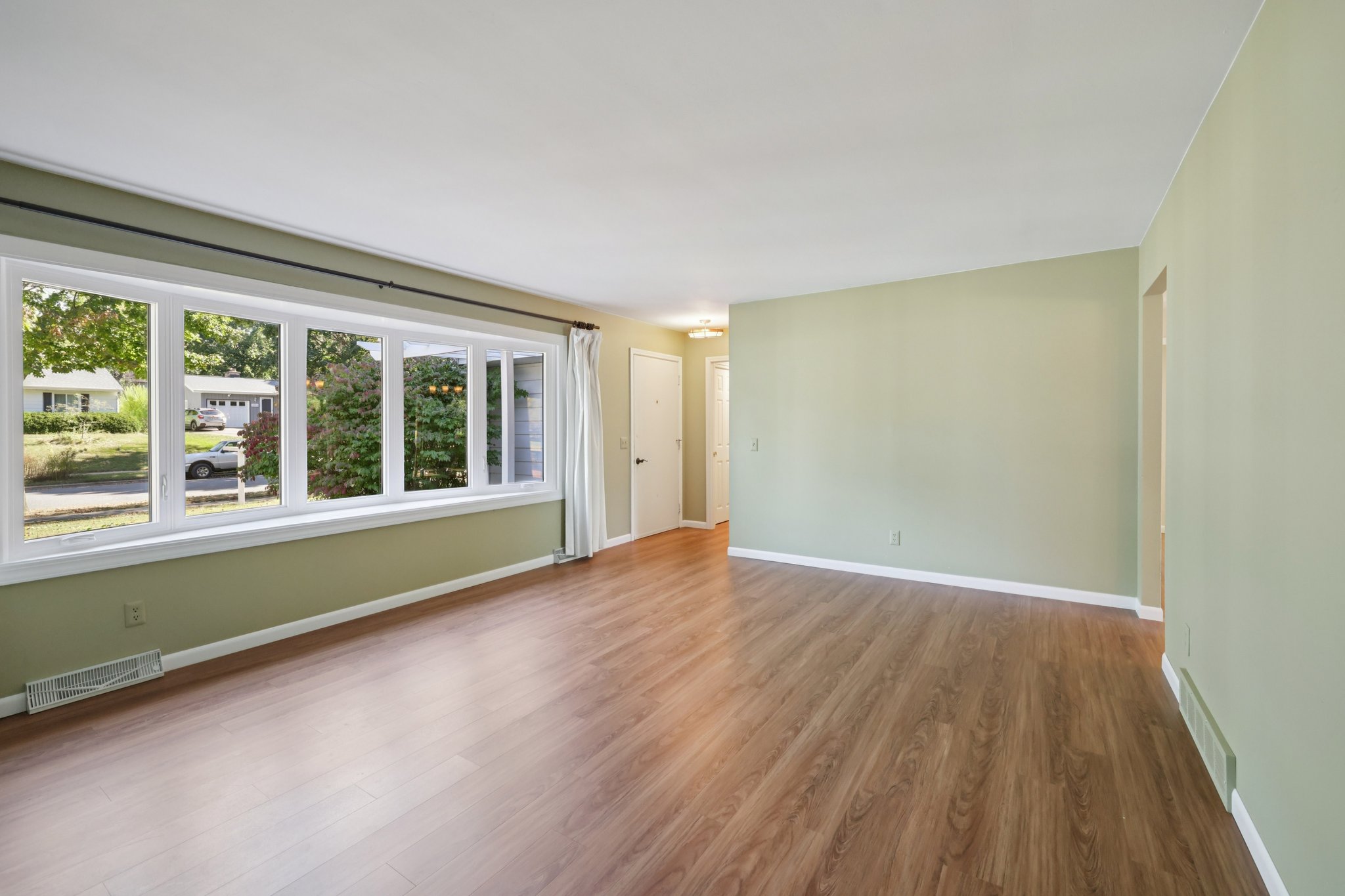Ravenswood Rd-S0910-026.jpg