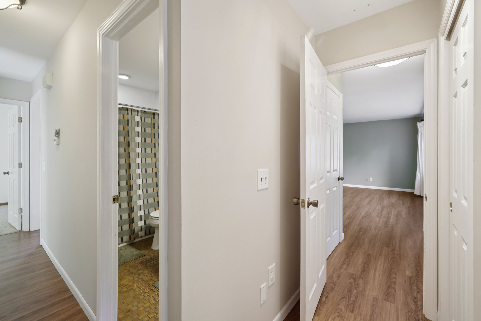 Ravenswood Rd-S0910-046.jpg