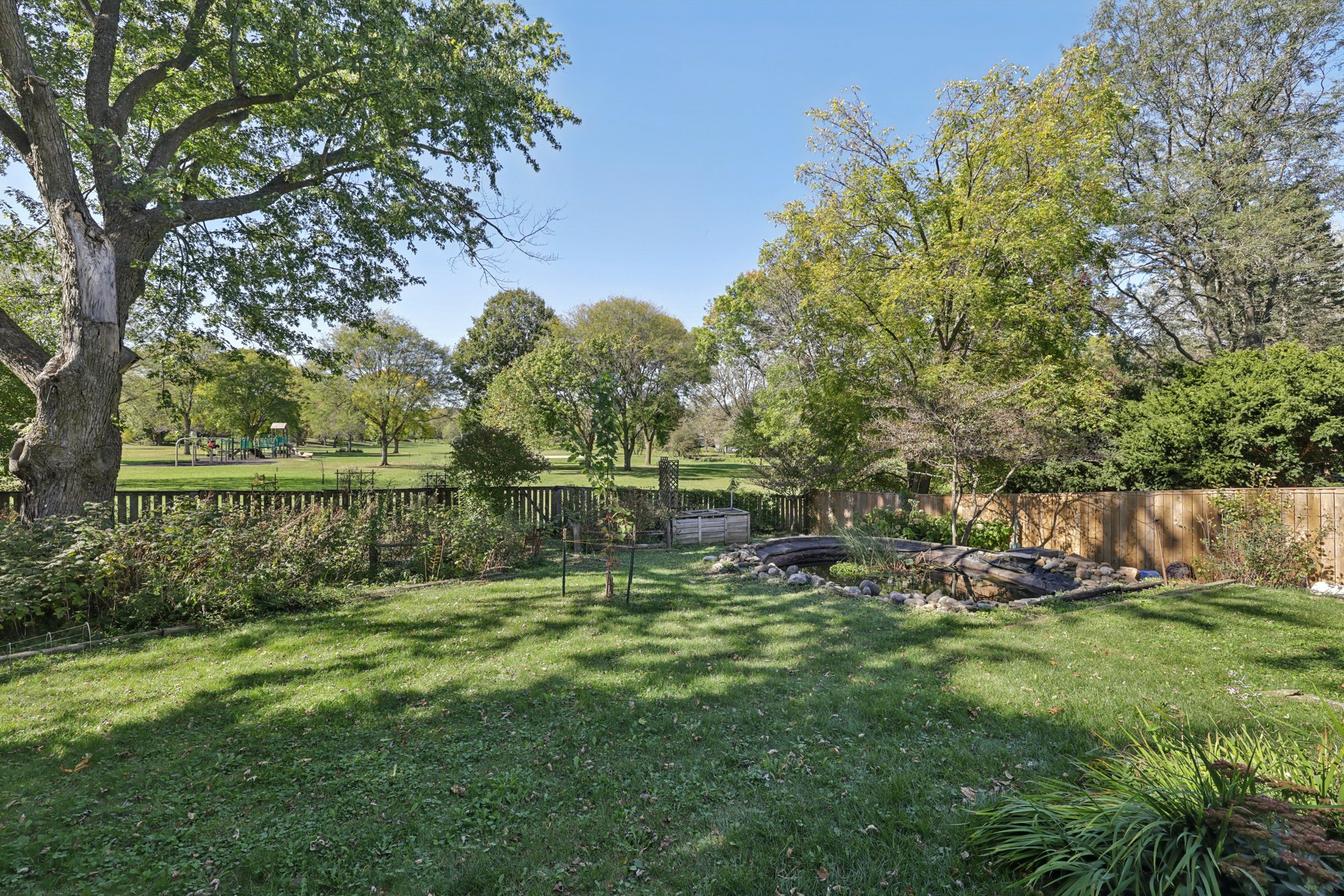 Ravenswood Rd-S0910-069.jpg