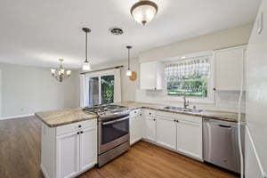 Ravenswood Rd-S0910-017.jpg