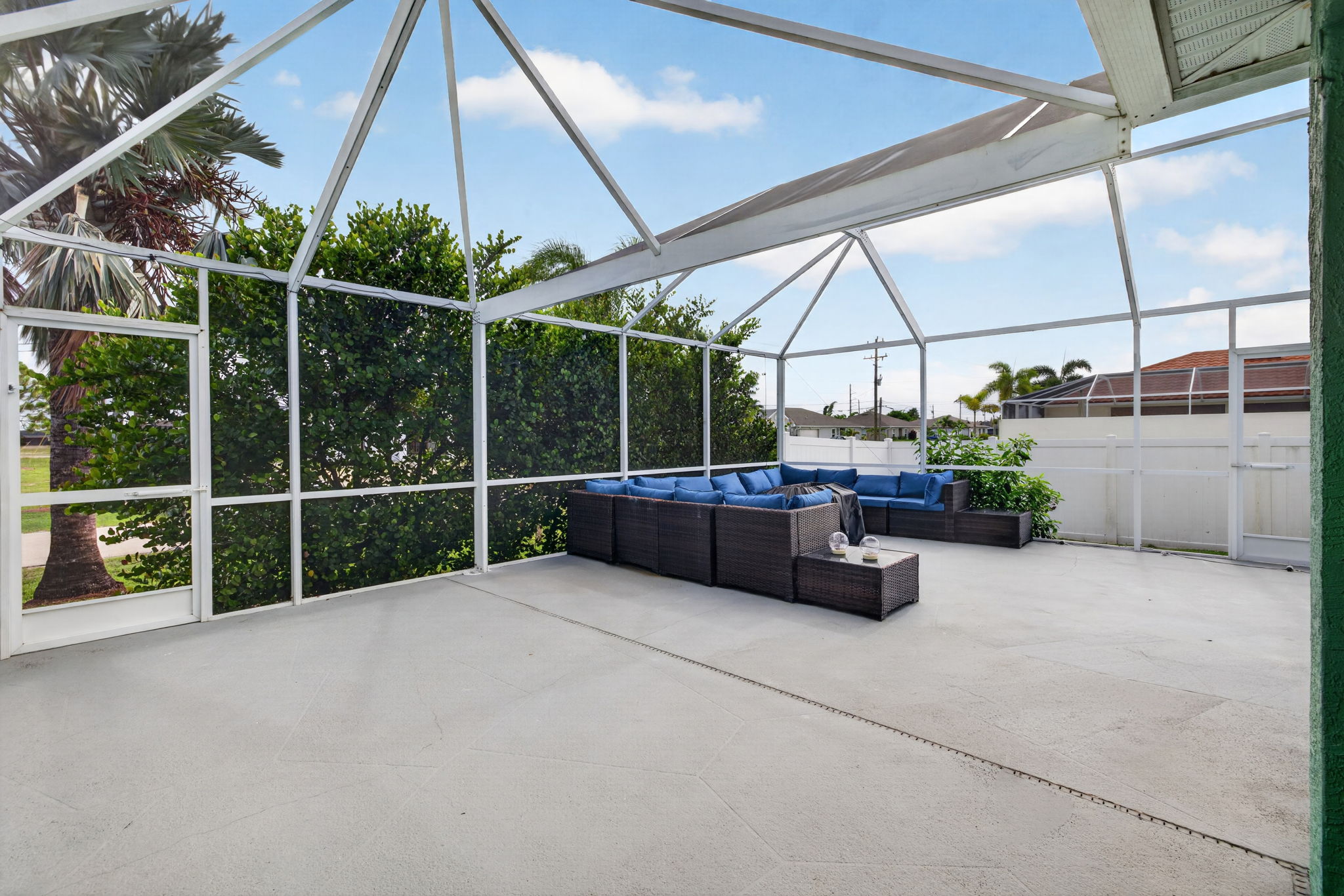 Pool Lanai 2