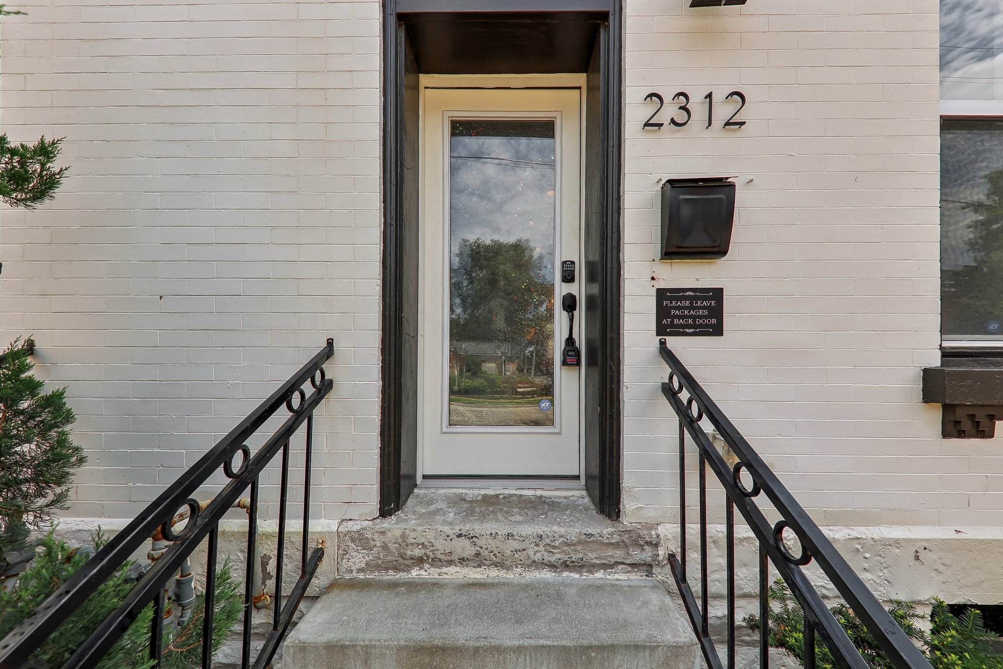 2312 Pestalozzi St-S1706-002.jpg