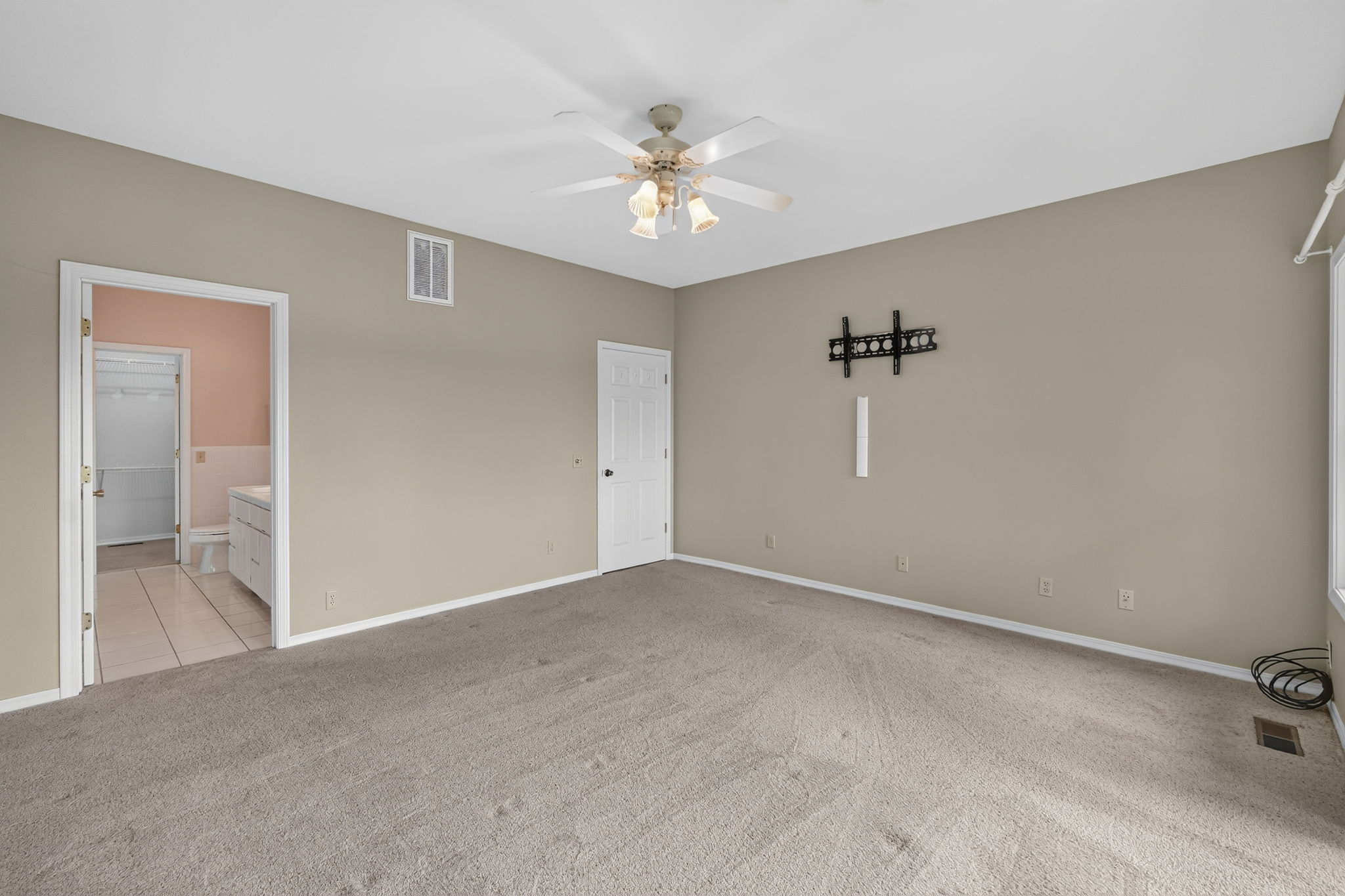  Photo 34