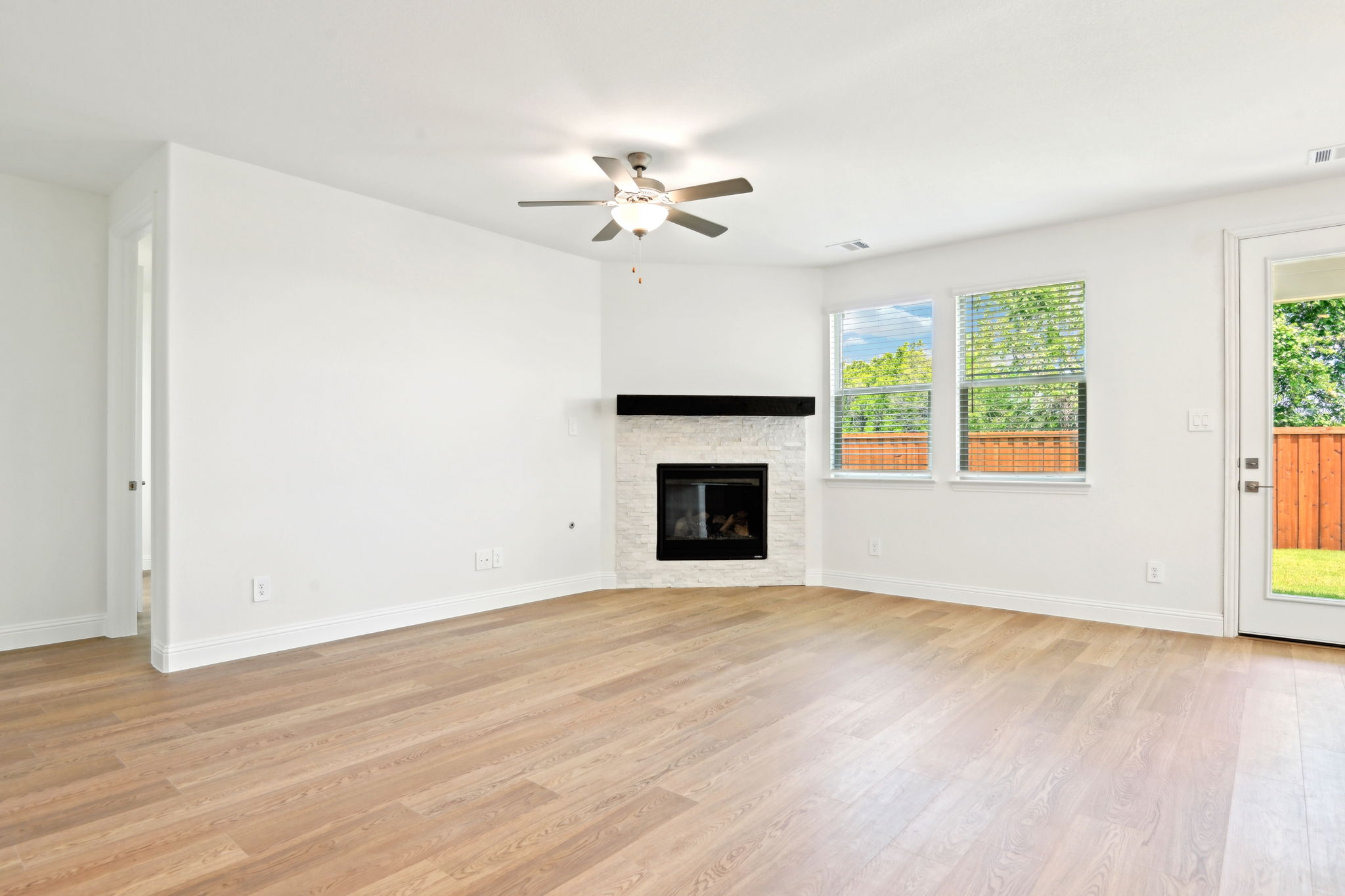 DFW- Ashford Lane- 2313 Wellington Ln  Corinth TX 76210-008