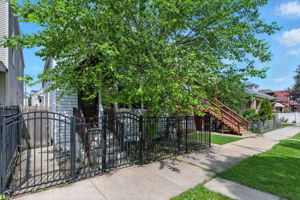 2314 N Mango Ave_002