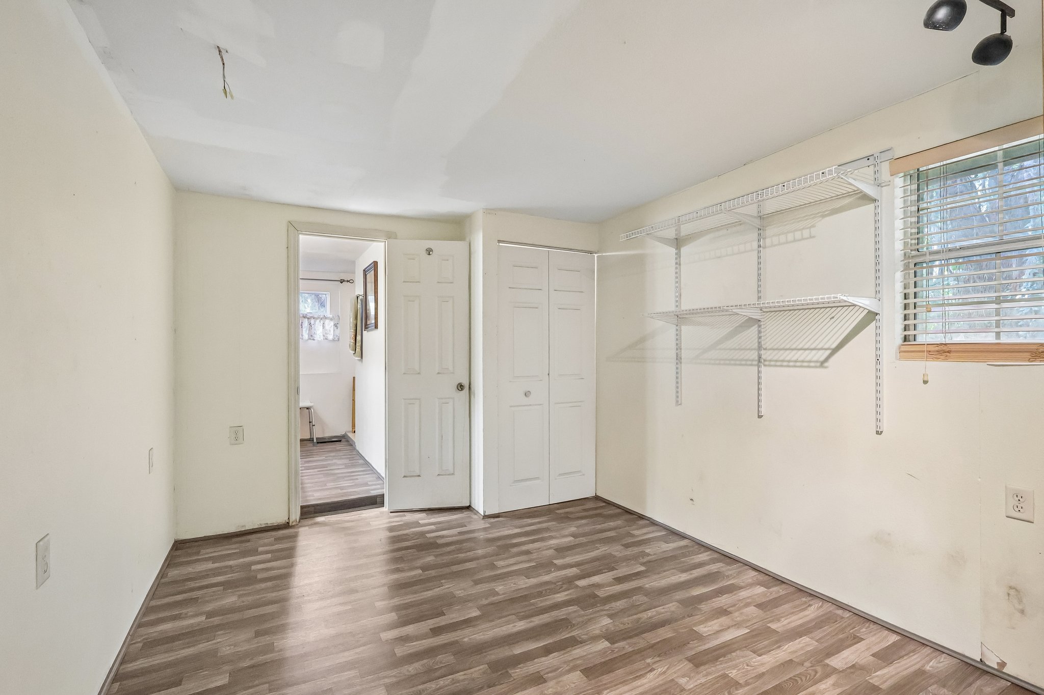 Edgewater Ave-S3006-021.jpg