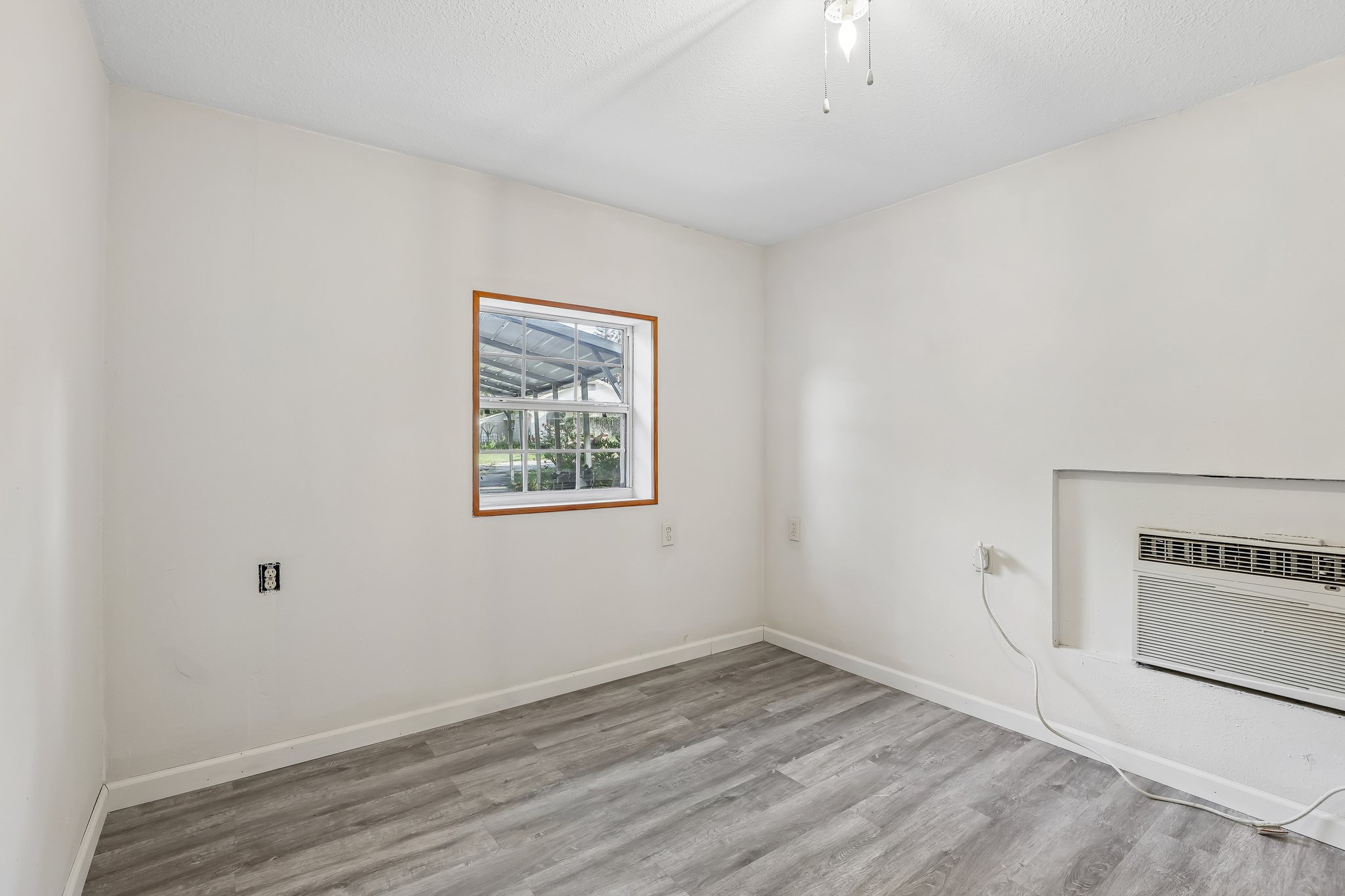 Edgewater Ave-S1009-016.jpg