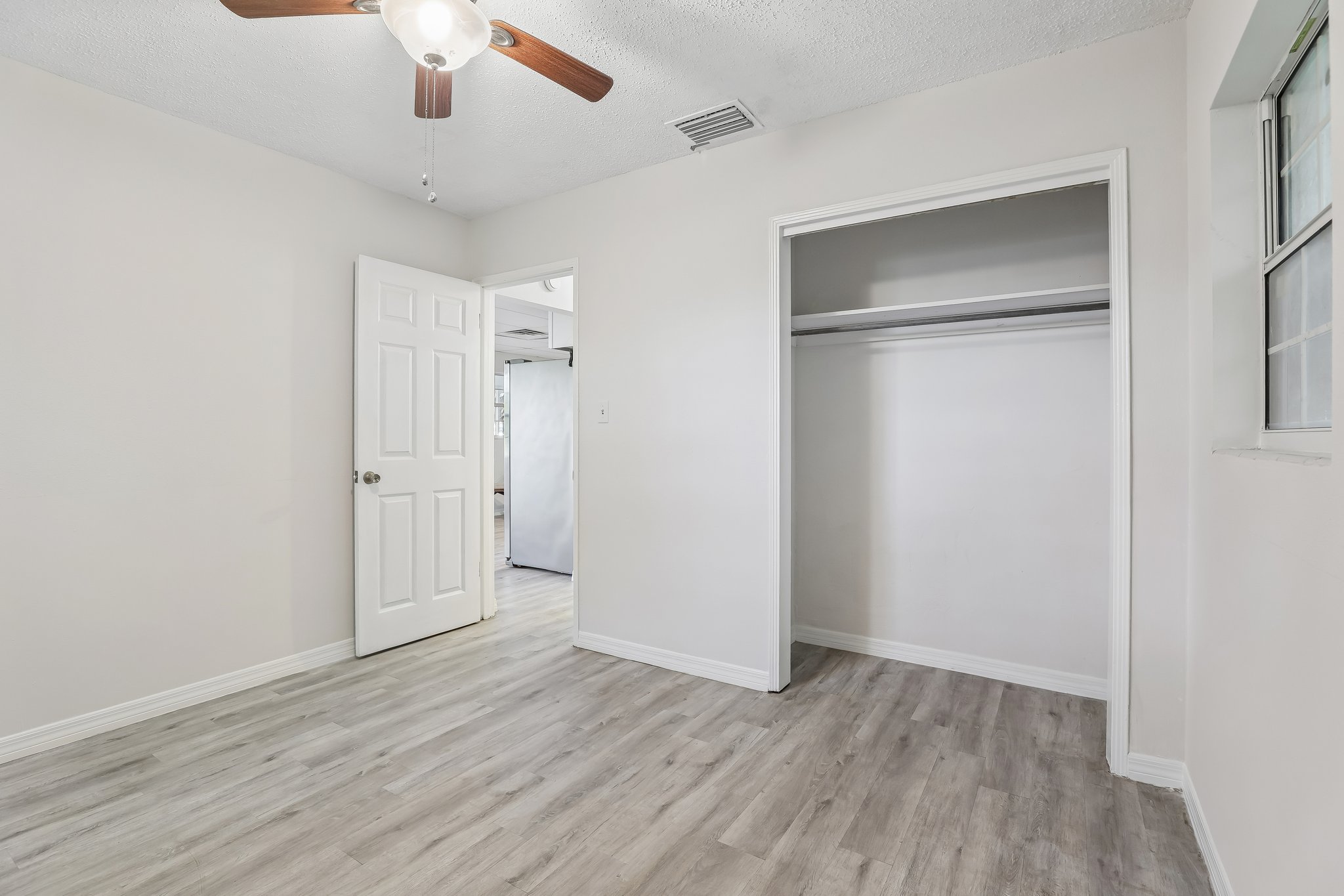 Edgewater Ave-S1009-028.jpg