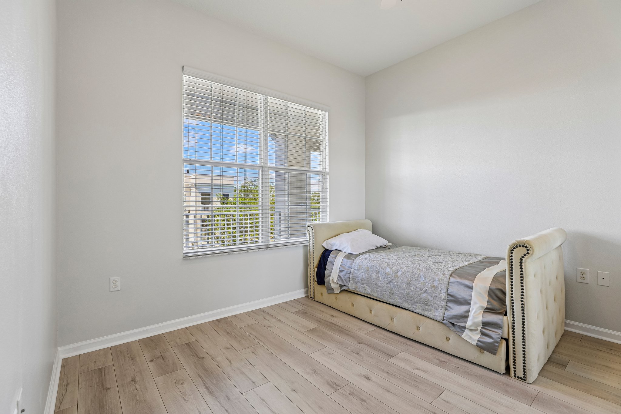 Upper Park Rd 302-S2204-013.jpg