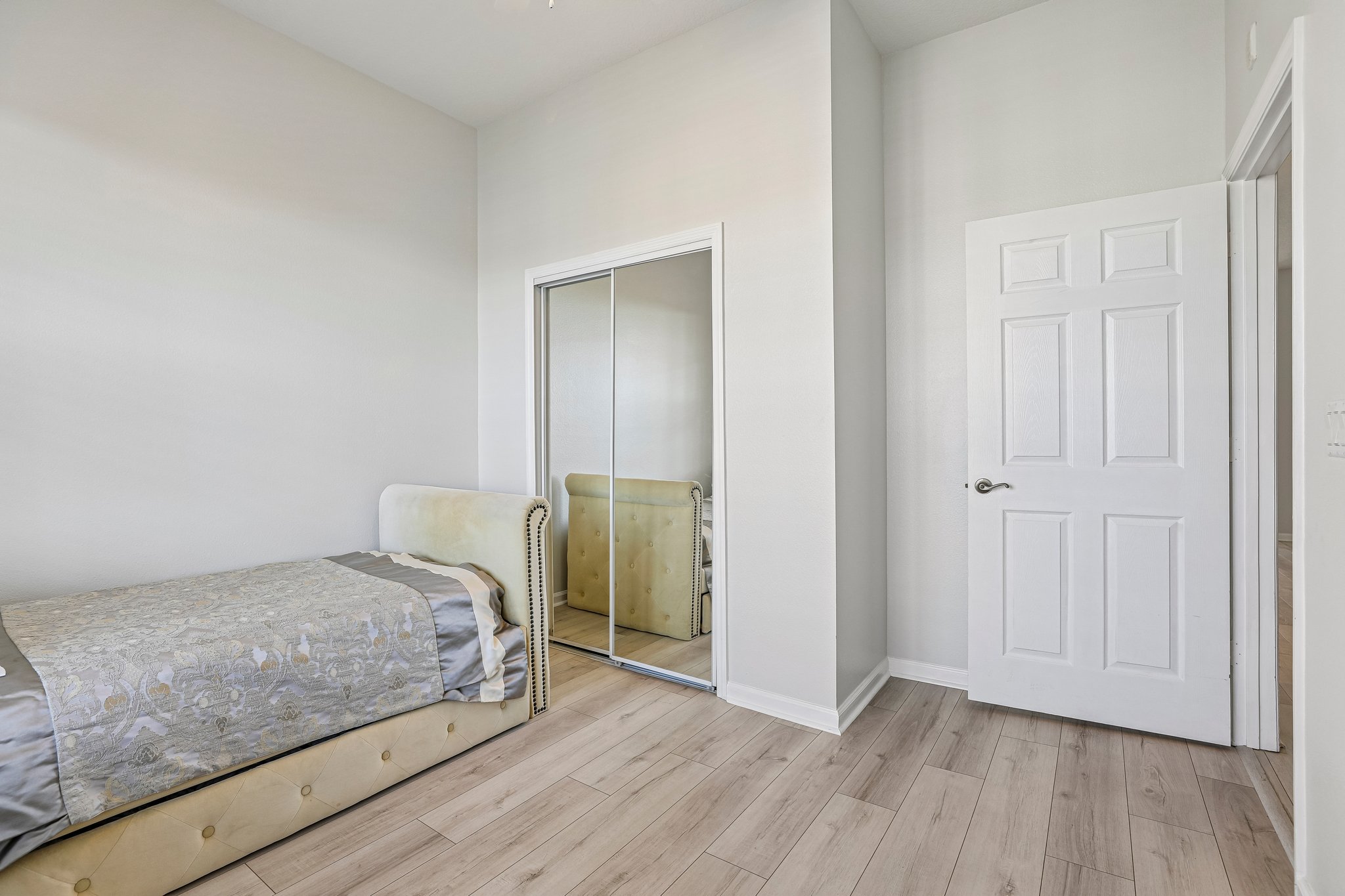 Upper Park Rd 302-S2204-014.jpg