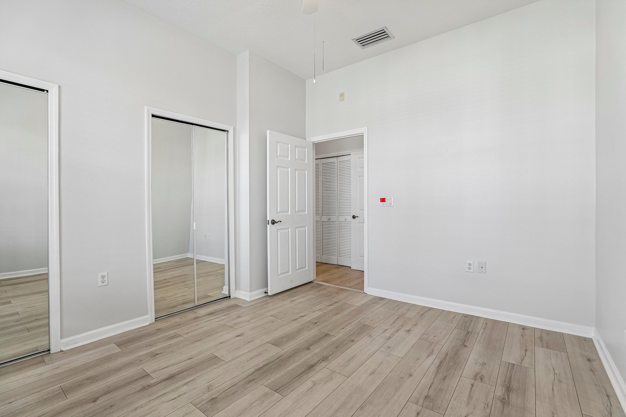 Upper Park Rd 302-S2204-016.jpg