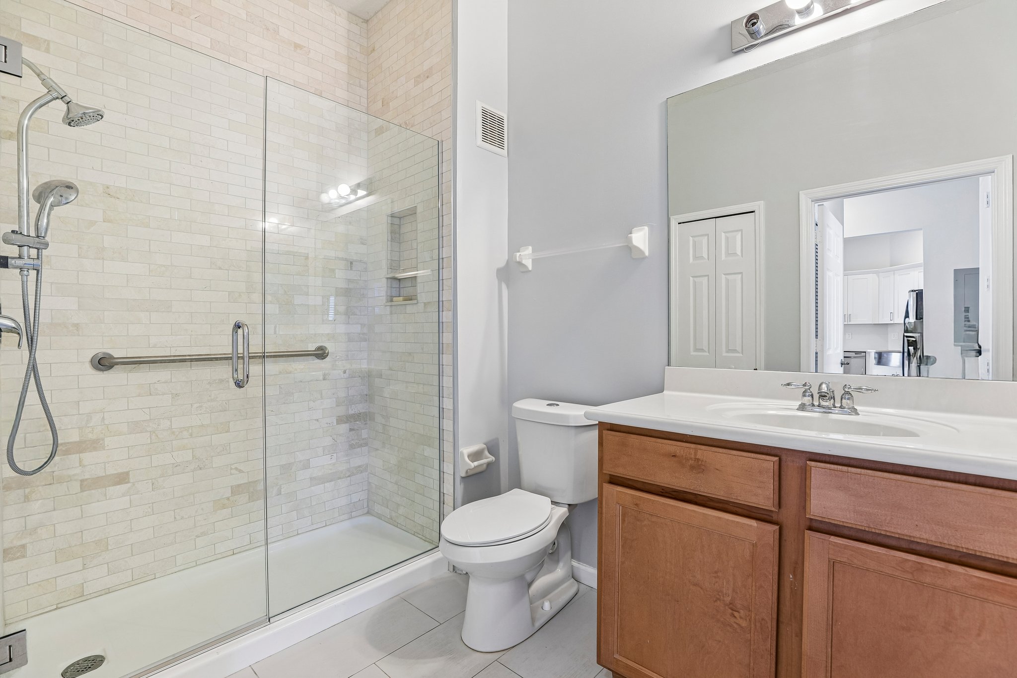 Upper Park Rd 302-S2204-017.jpg