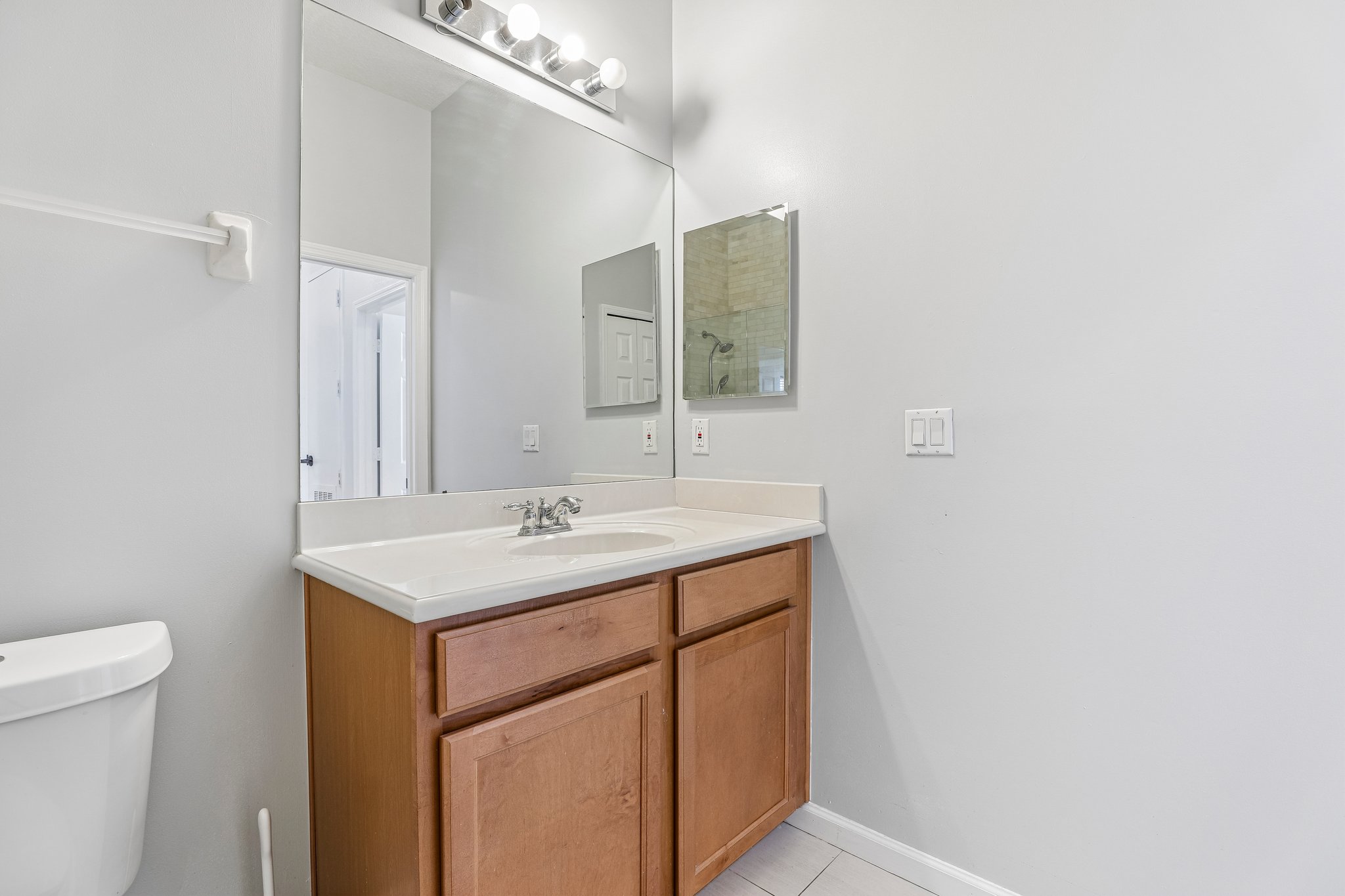 Upper Park Rd 302-S2204-018.jpg