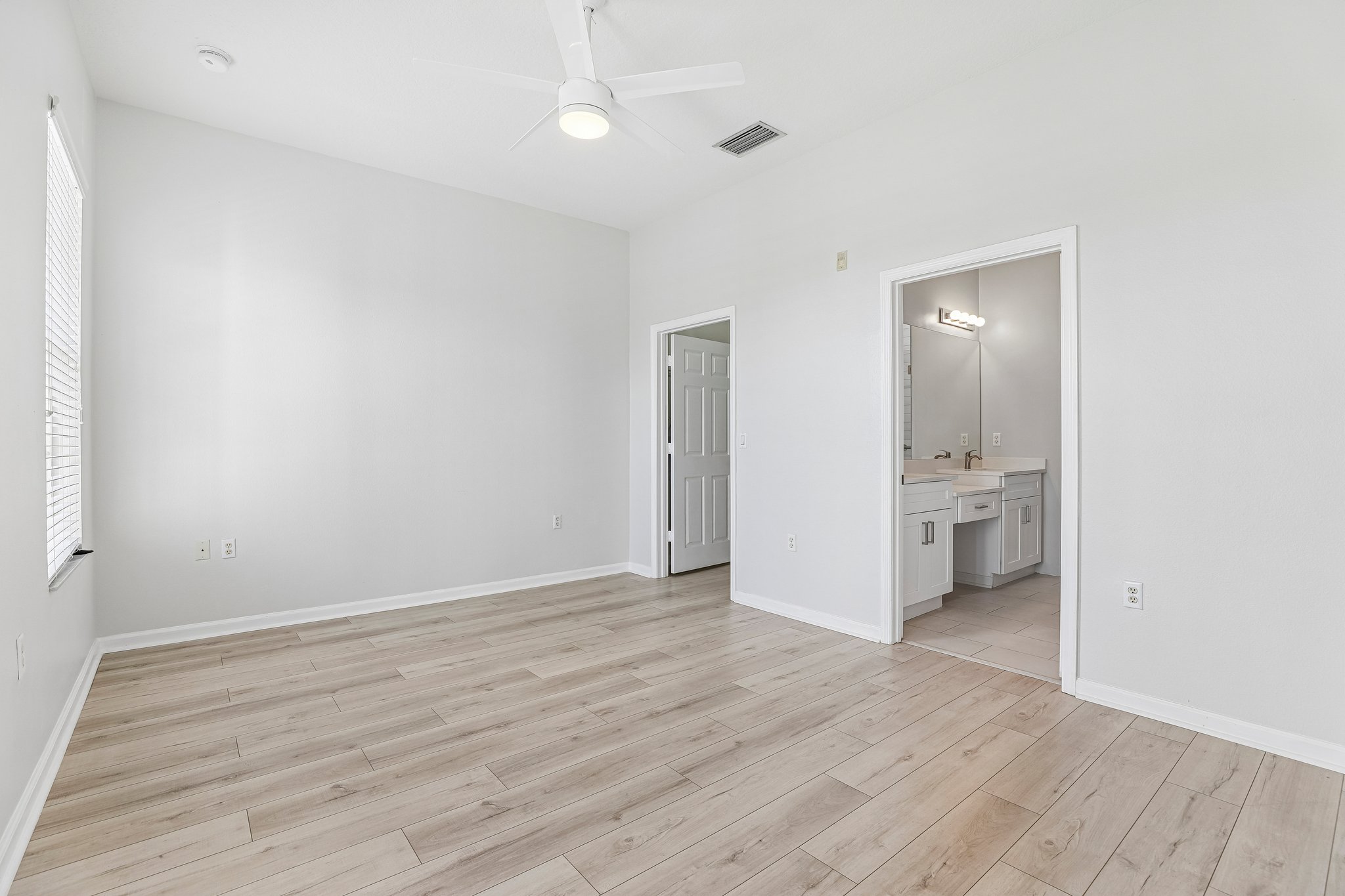 Upper Park Rd 302-S2204-020.jpg