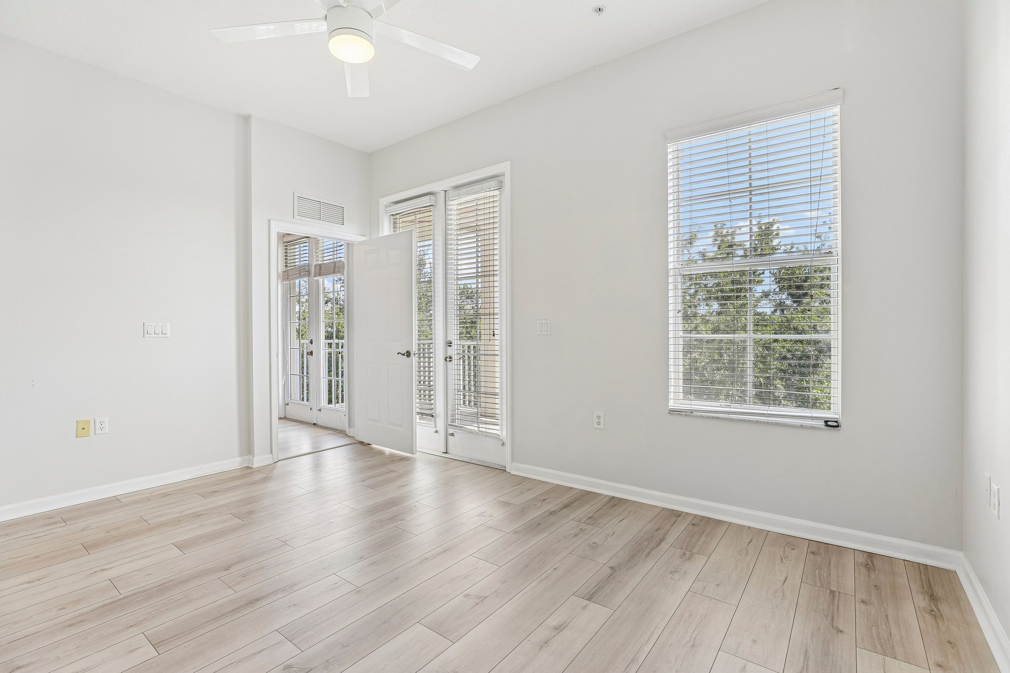 Upper Park Rd 302-S2204-022.jpg