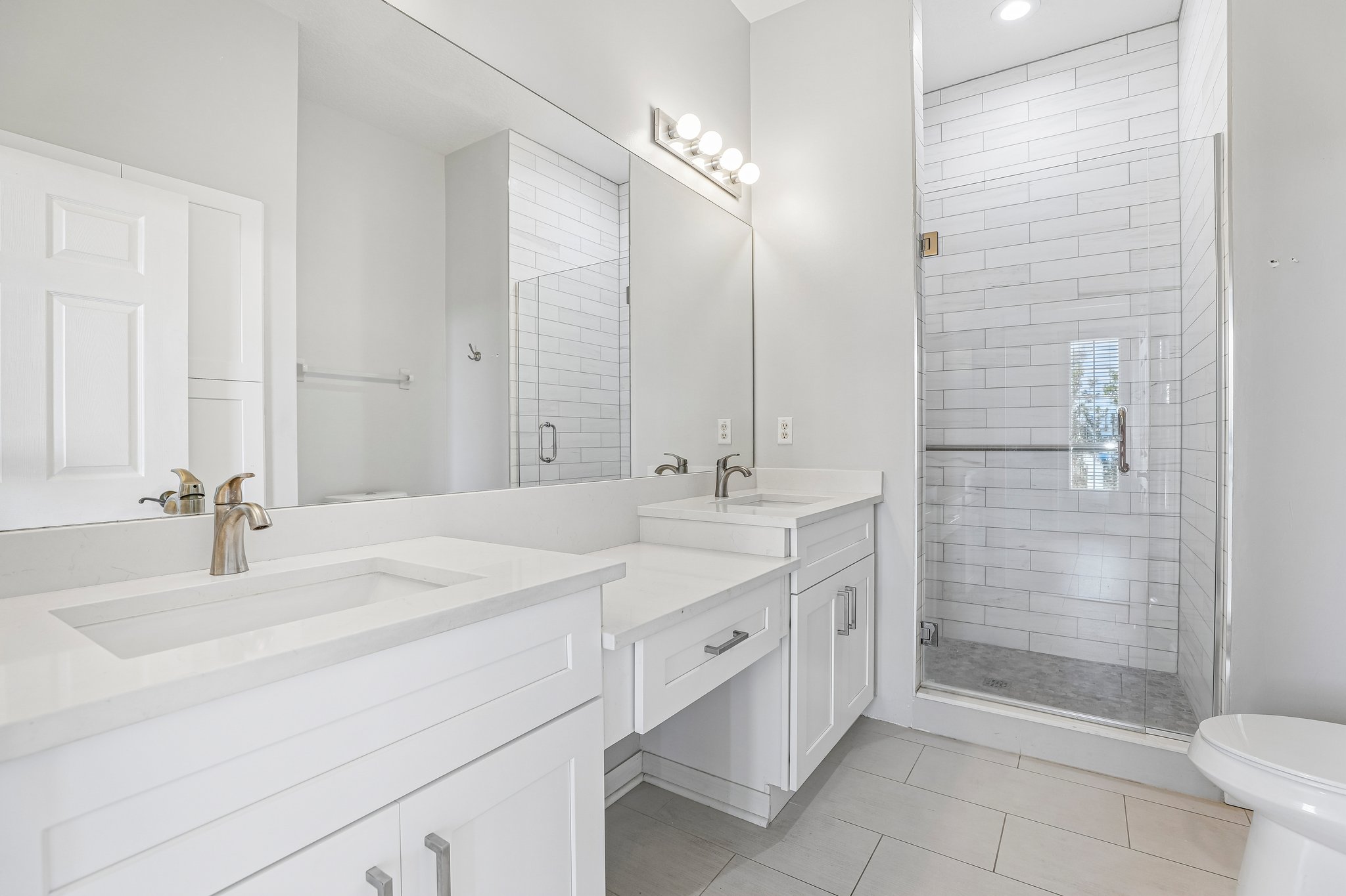 Upper Park Rd 302-S2204-024.jpg