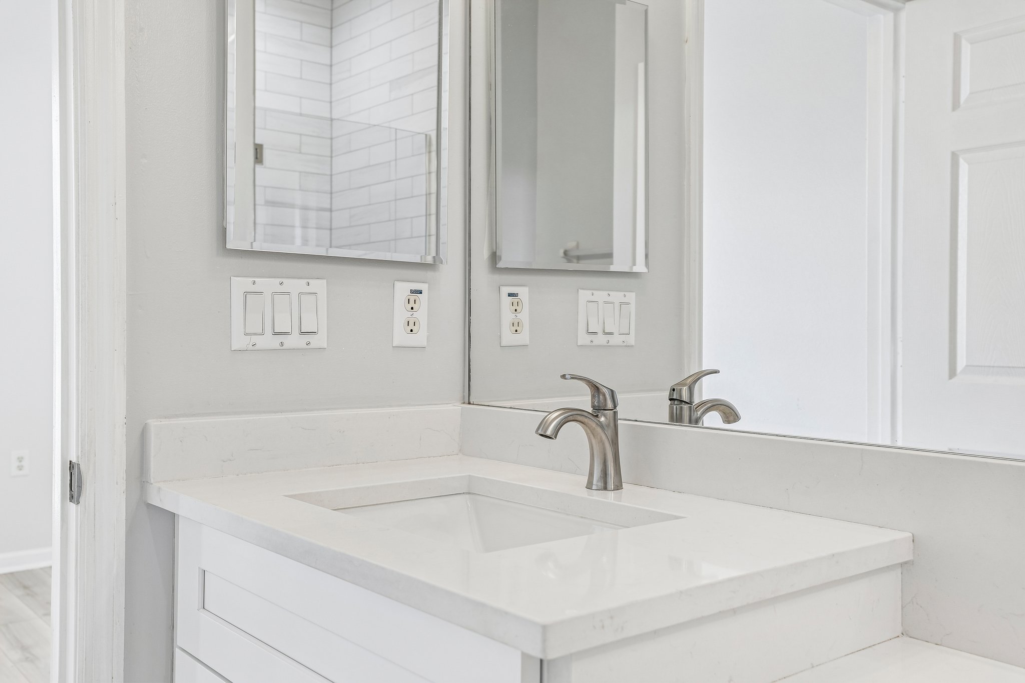 Upper Park Rd 302-S2204-026.jpg