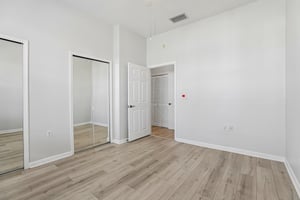 Upper Park Rd 302-S2204-016.jpg