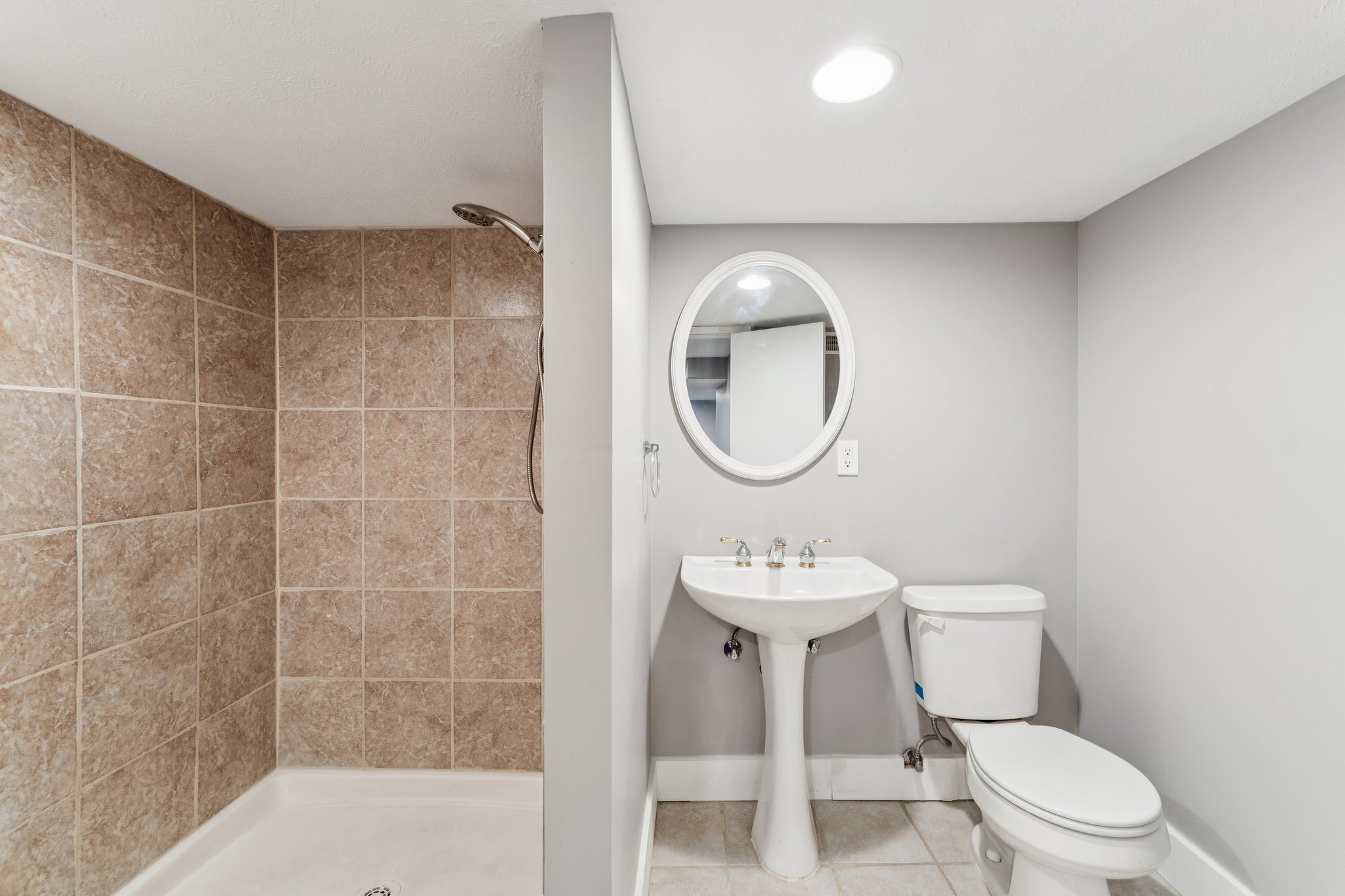 7299 - 2316 N 69th St_013.jpg