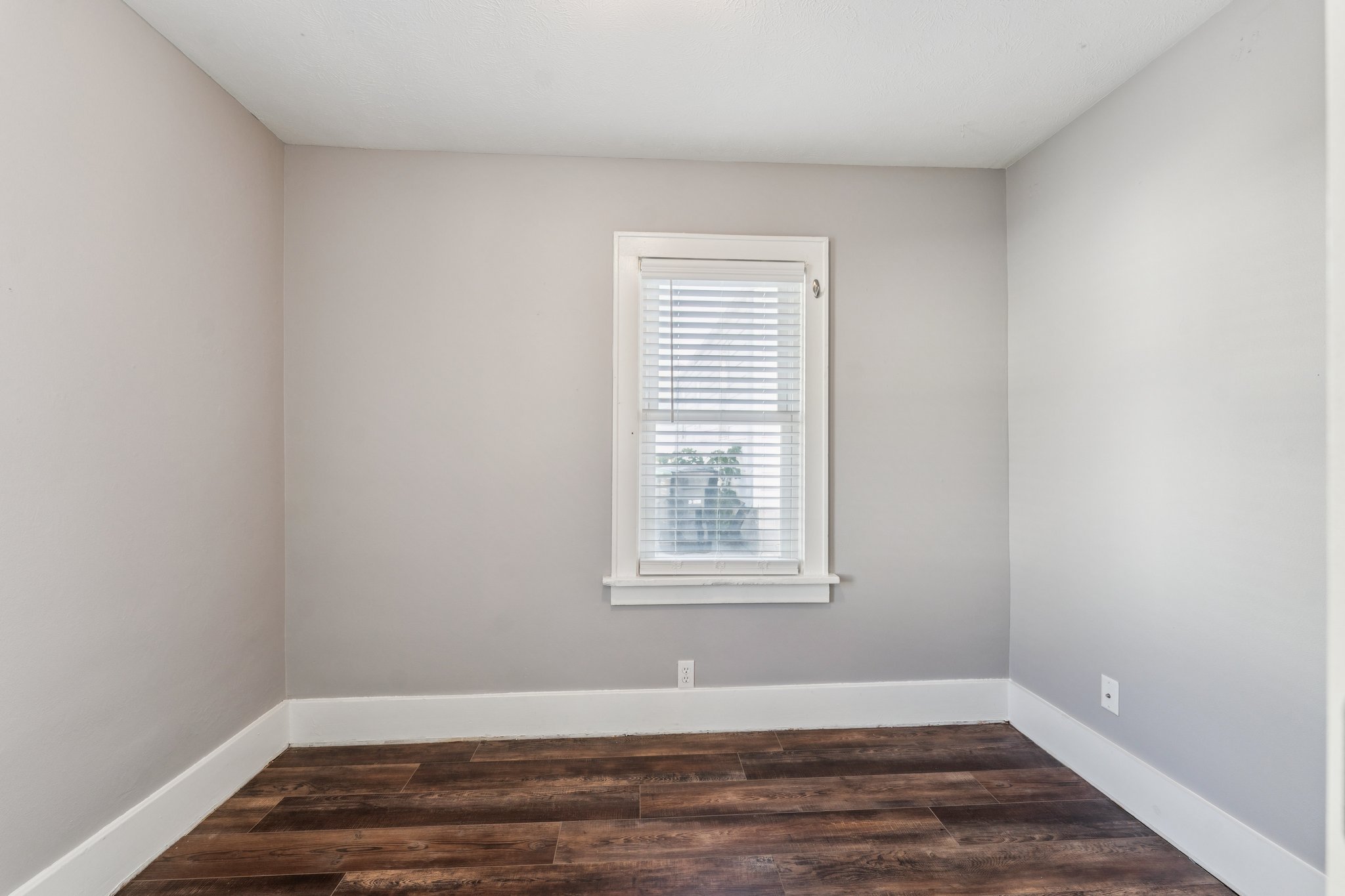 7299 - 2316 N 69th St_018.jpg