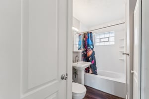 7299 - 2316 N 69th St_017.jpg