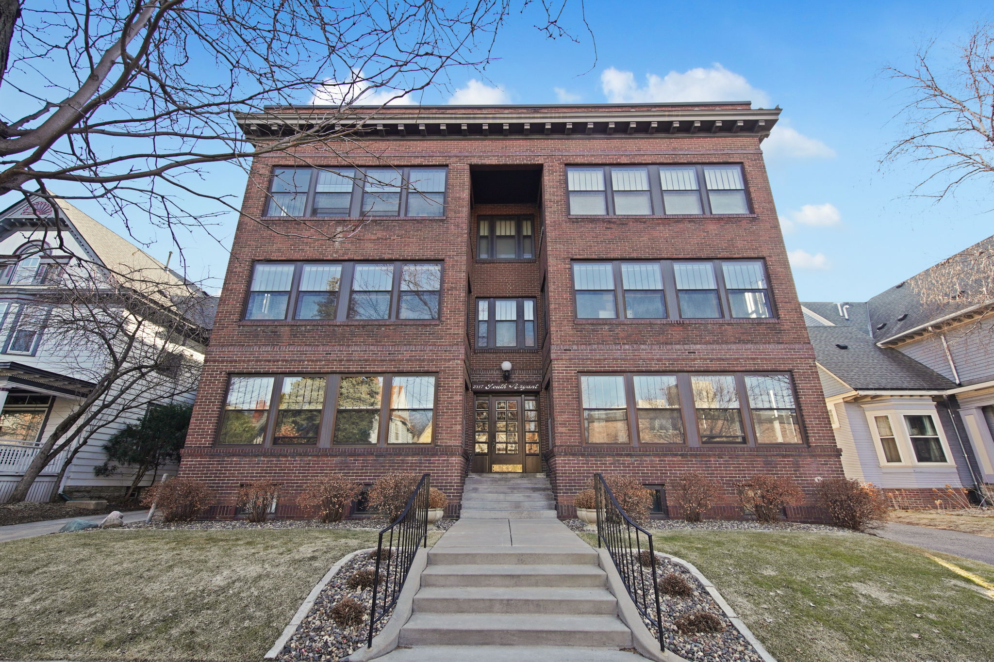 2317 Bryant Ave S 4, Minneapolis, MN 55405 Mint Real Estate Photography