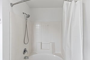  Photo 32