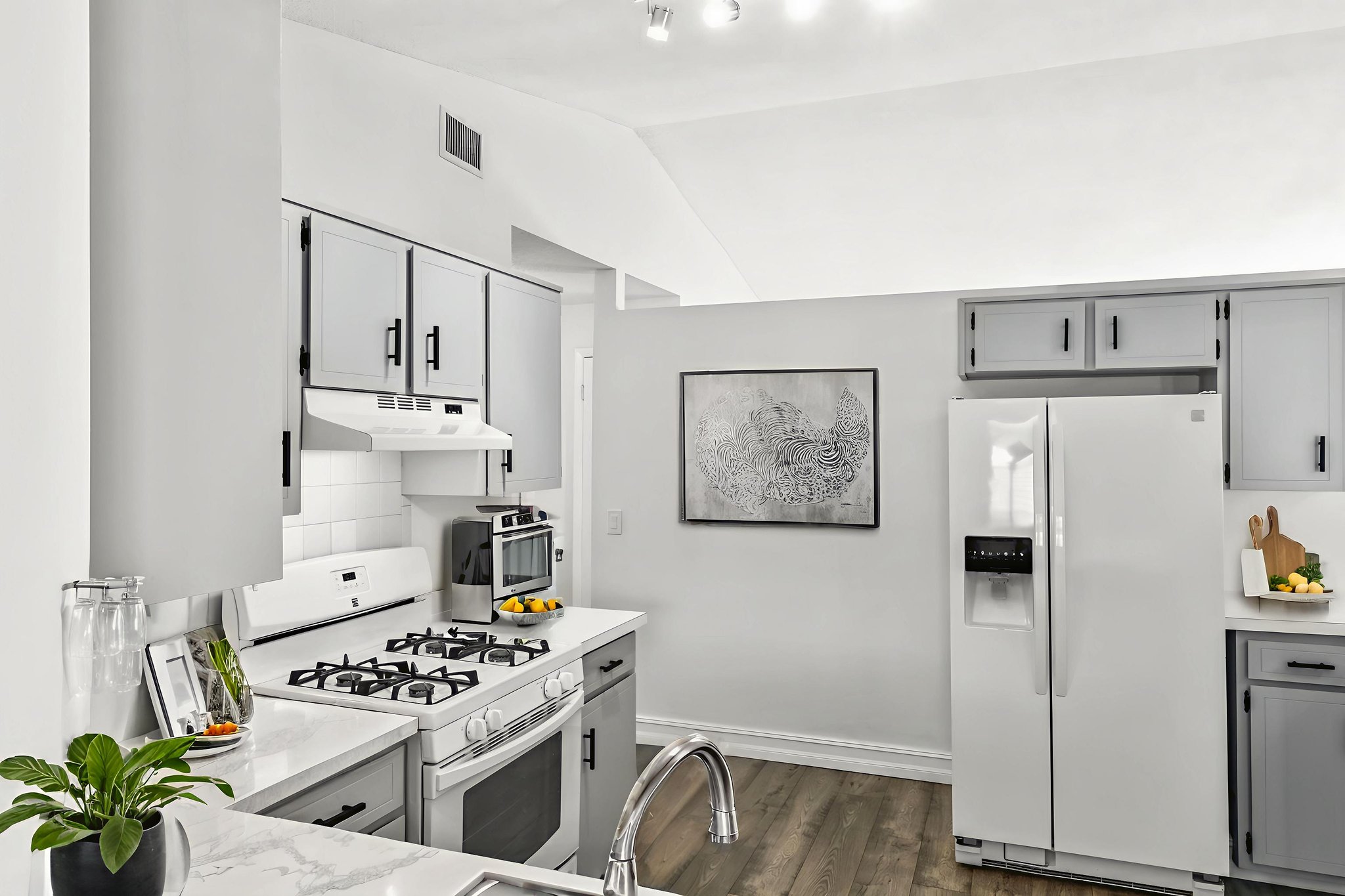 DSC_3723 virtually staged.jpeg