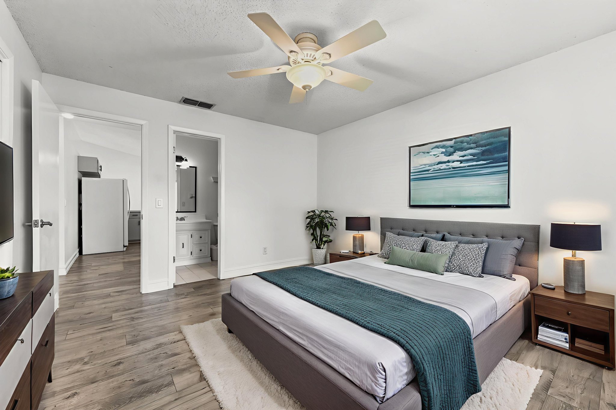 DSC_3593 virtually staged.jpeg