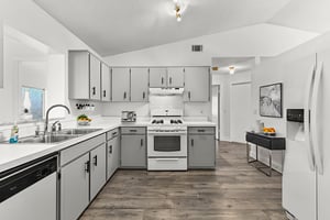 DSC_3623 virtually staged.jpeg