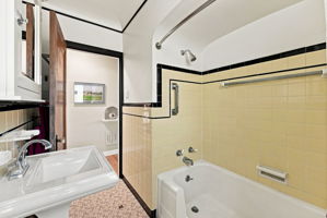  Photo 43