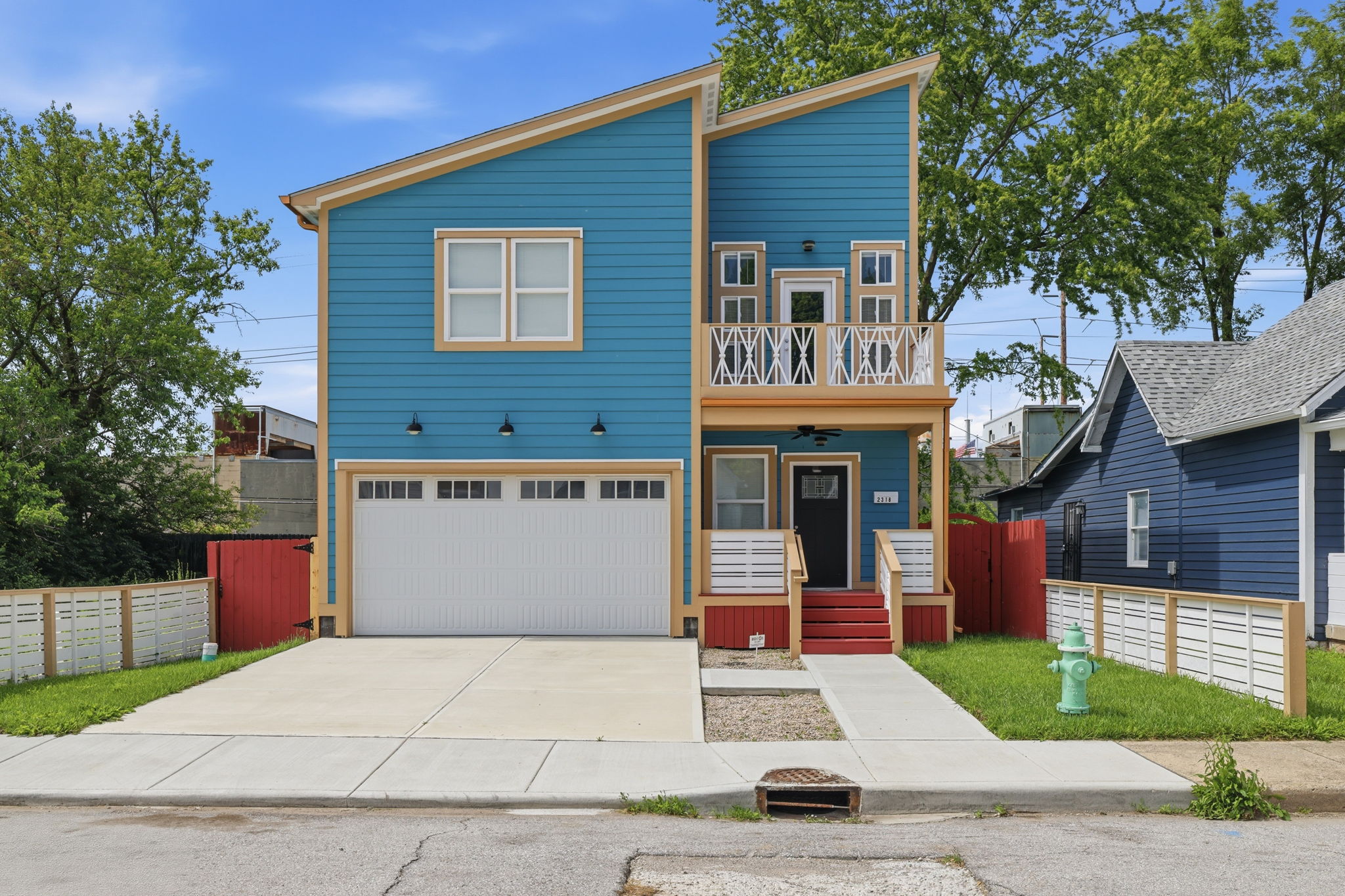 2318 E Brookside Ave_002