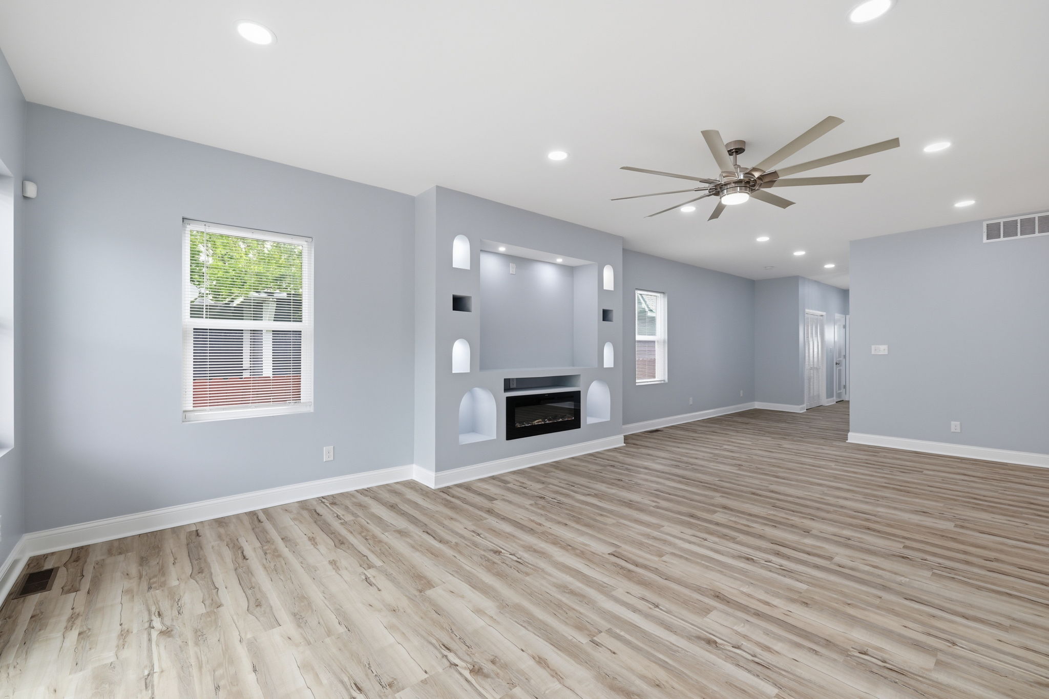 2318 E Brookside Ave_010
