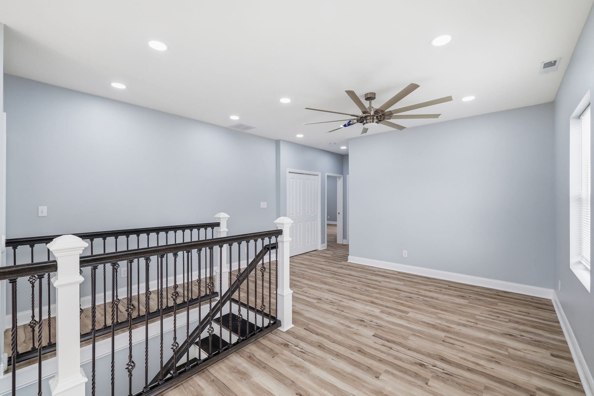 2318 E Brookside Ave_026
