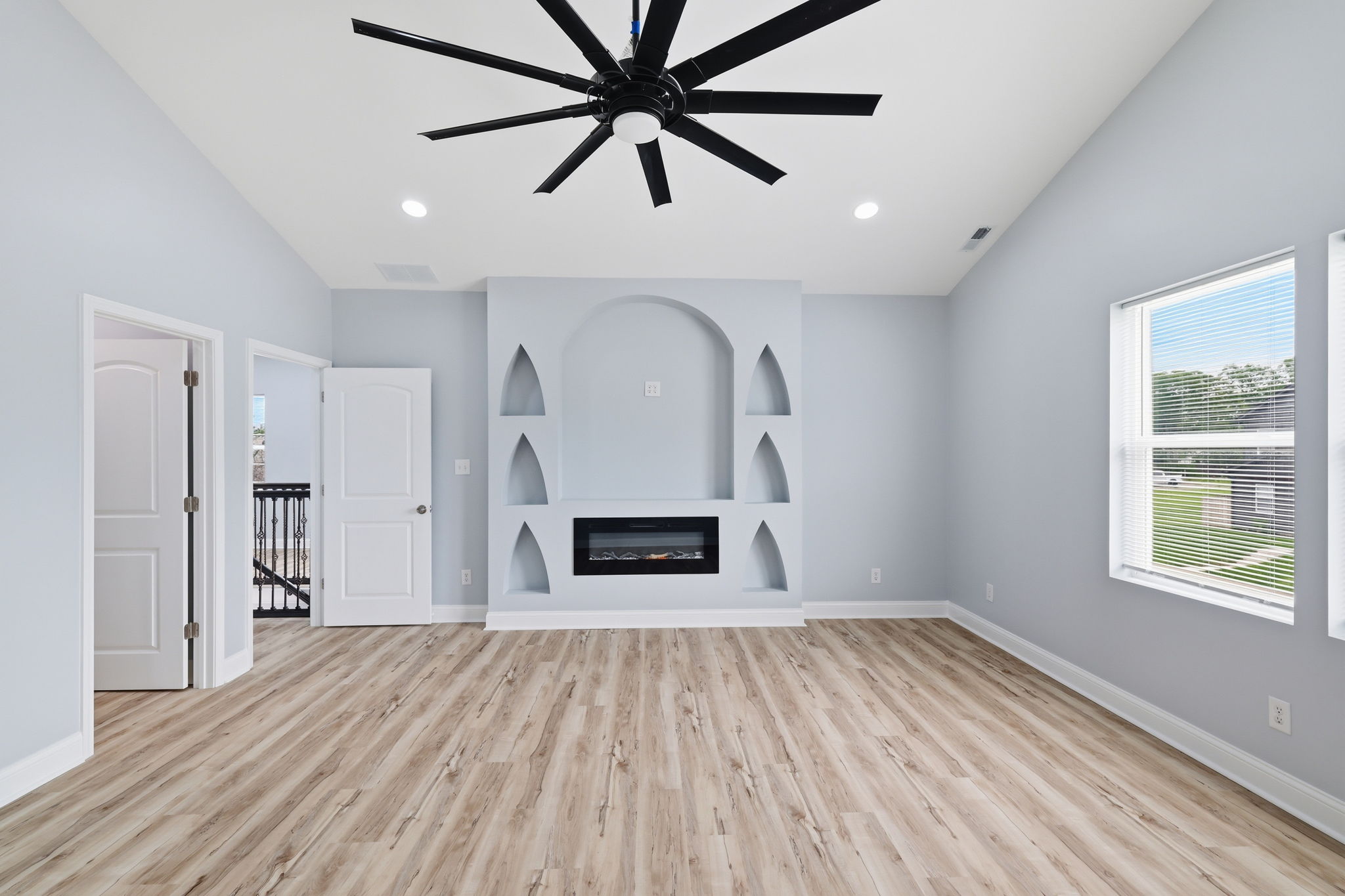 2318 E Brookside Ave_030