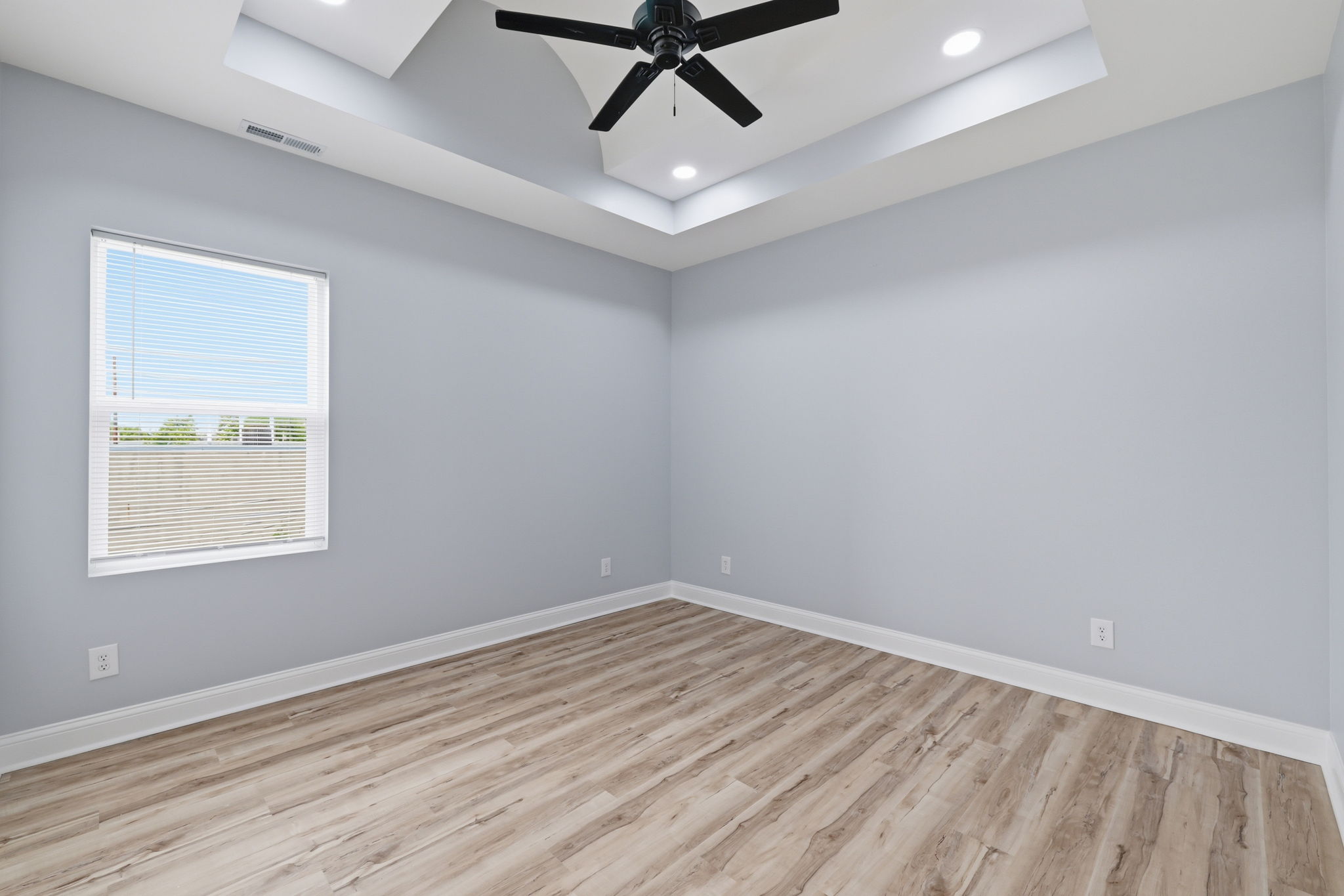 2318 E Brookside Ave_037